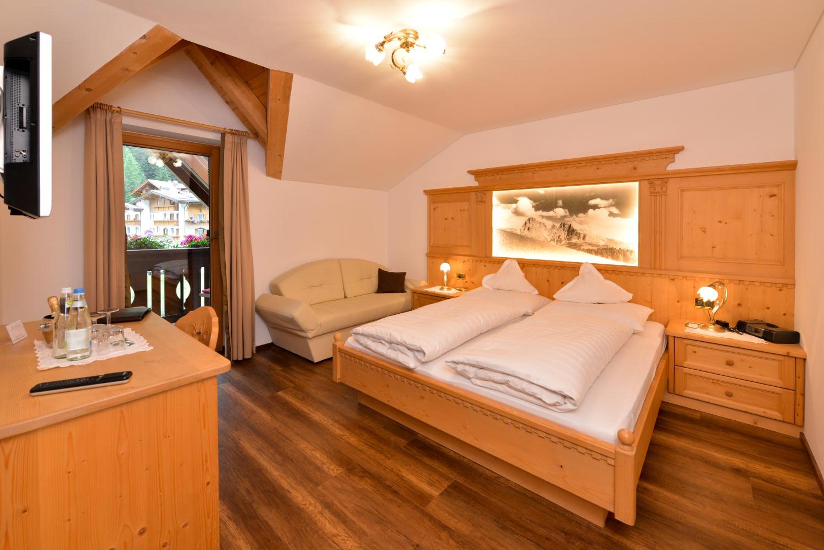 Superior Double Room with Balcony - Photo 14