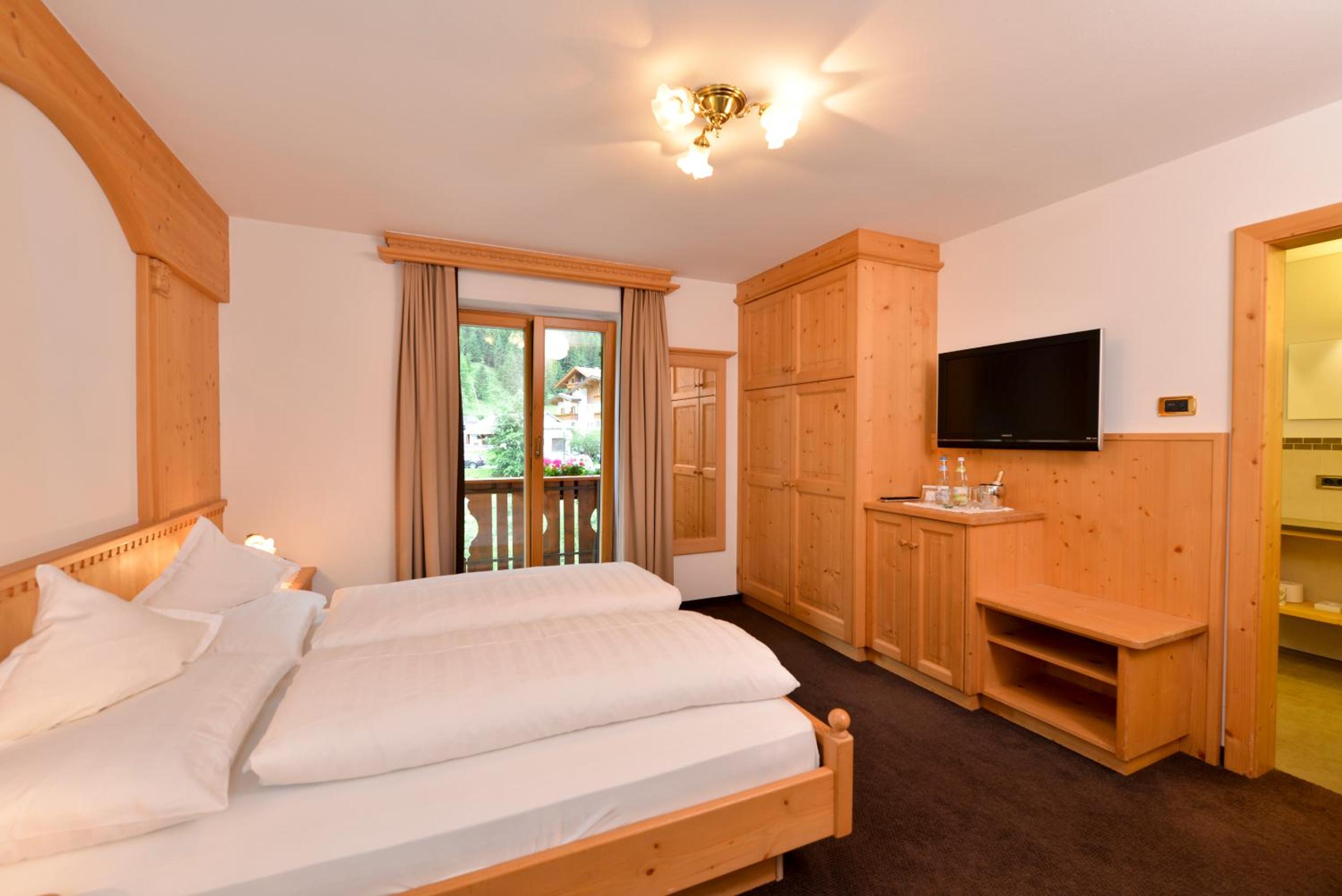 Superior Double Room with Balcony - Photo 16