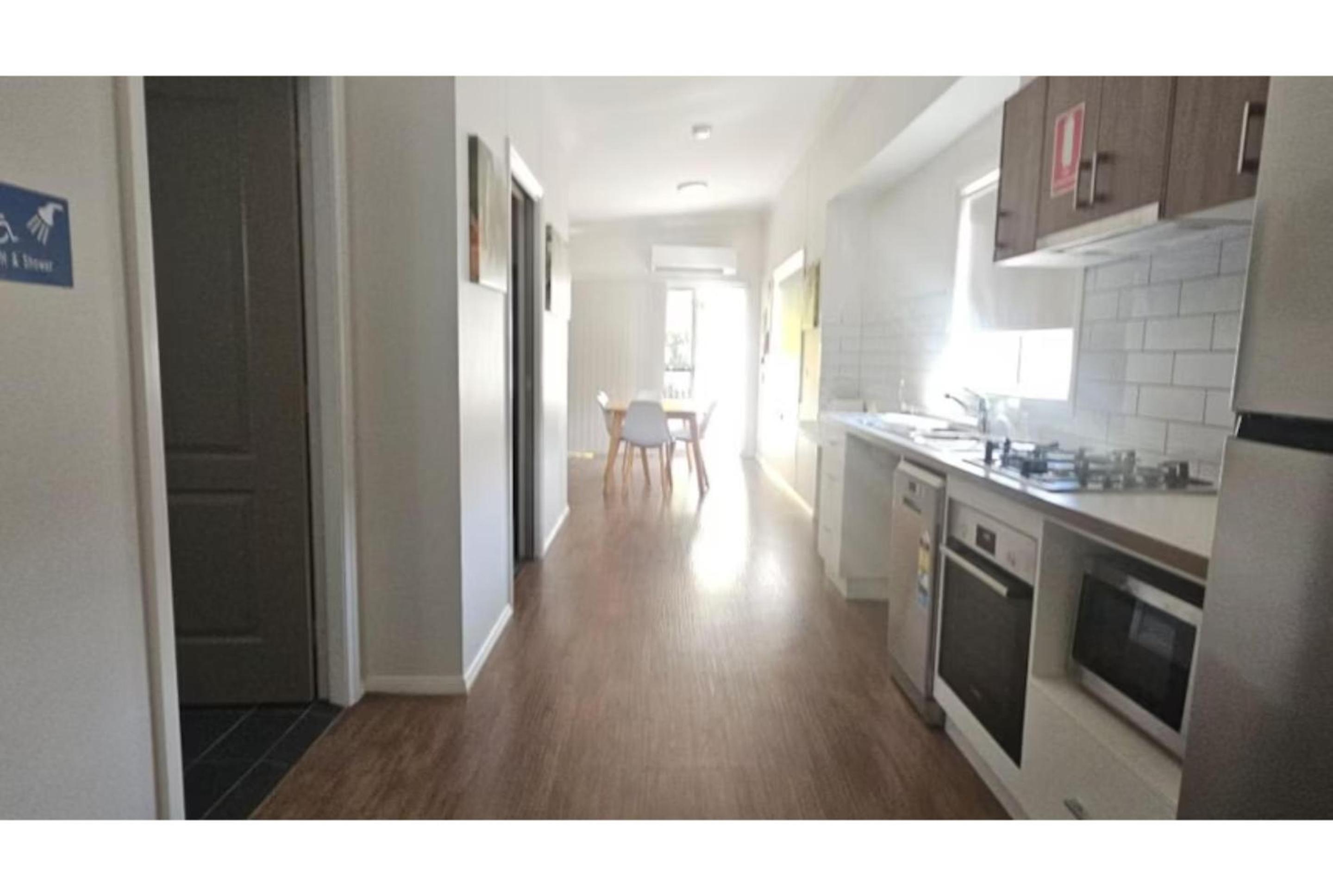 Deluxe 2 Bedroom Access Cabin - Sleeps 5