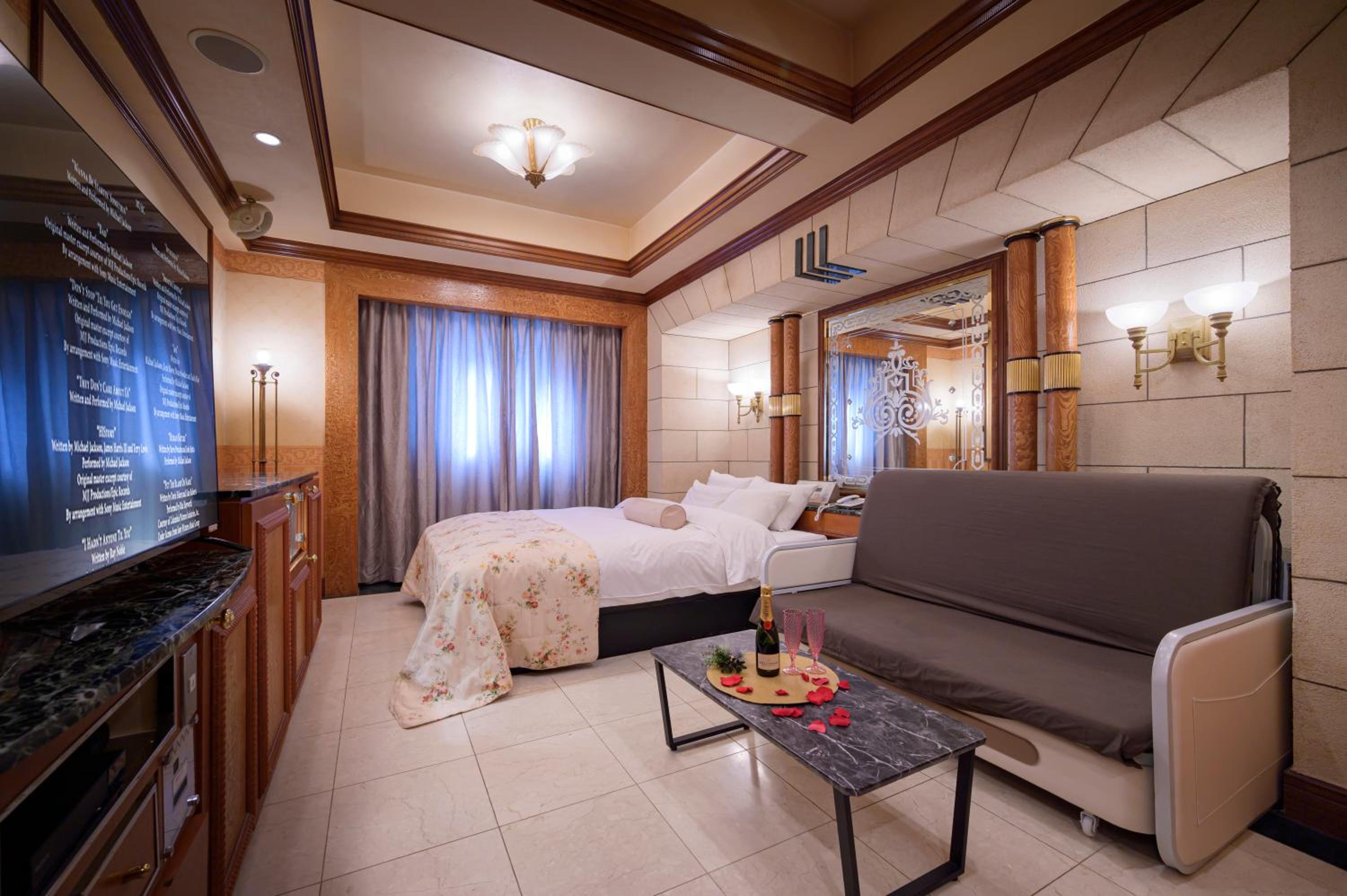 Quadruple Room with Private Bathroom