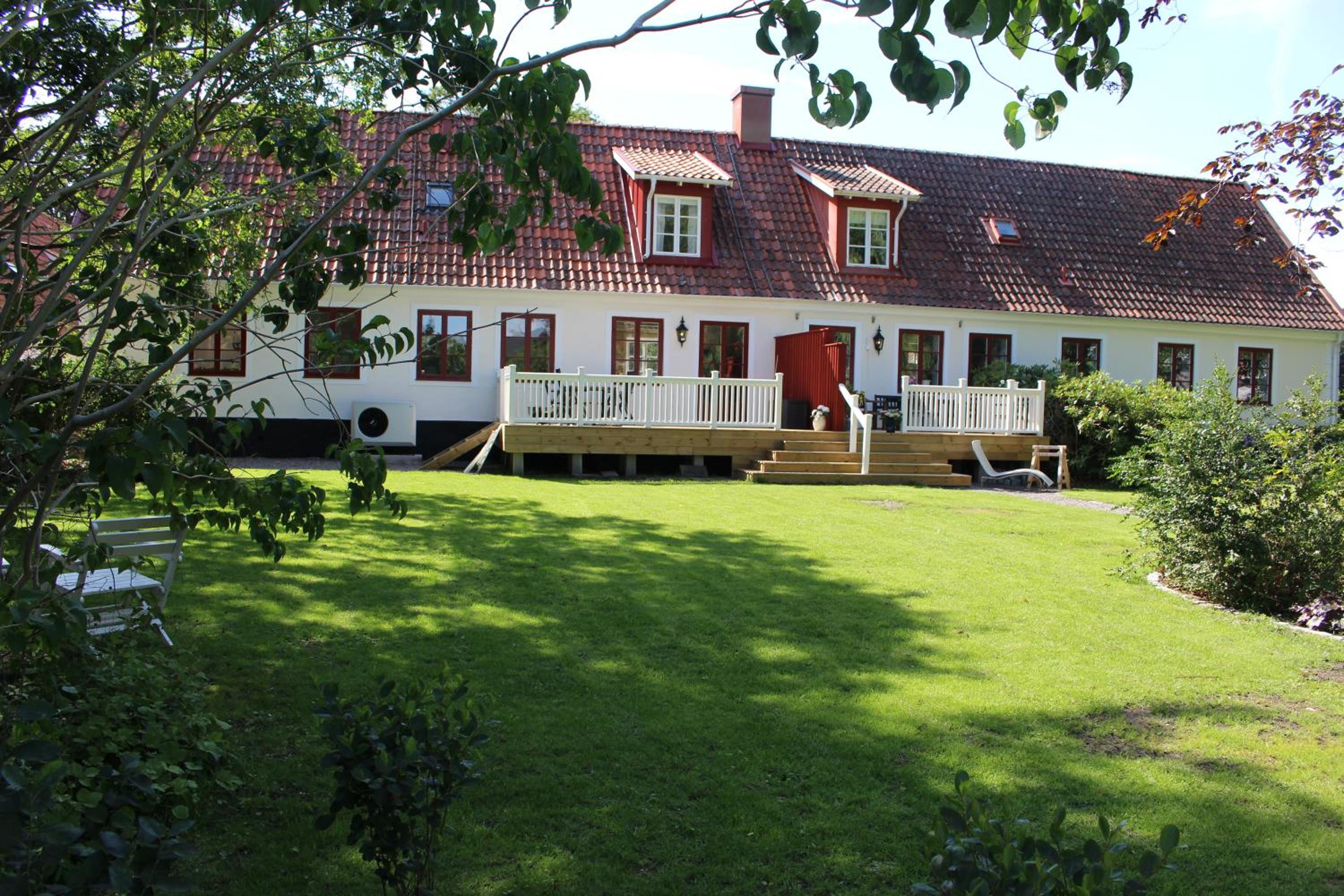 Three-Bedroom House photo 2