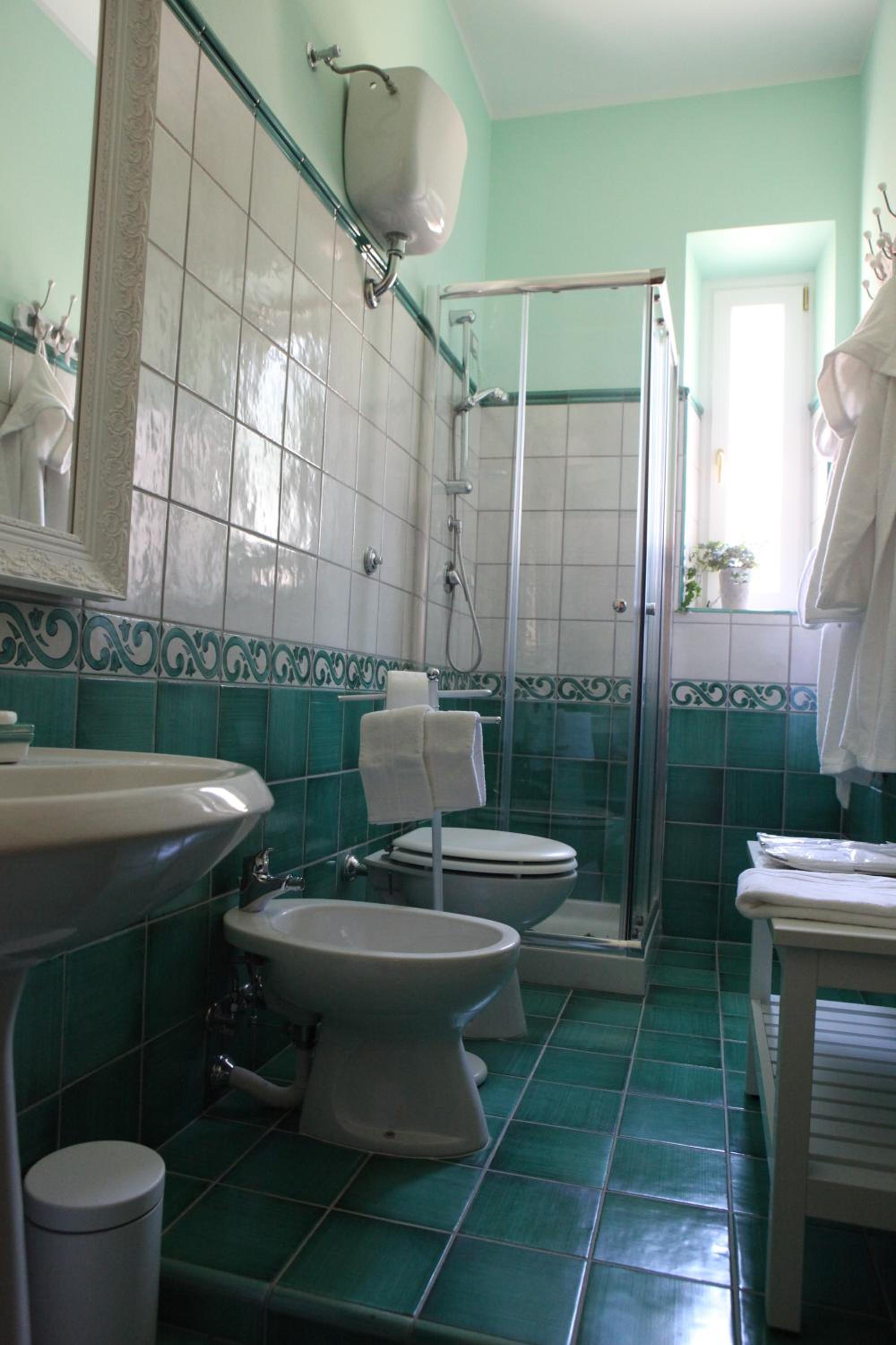 Superior Double or Twin Room with Private Bathroom photo 3