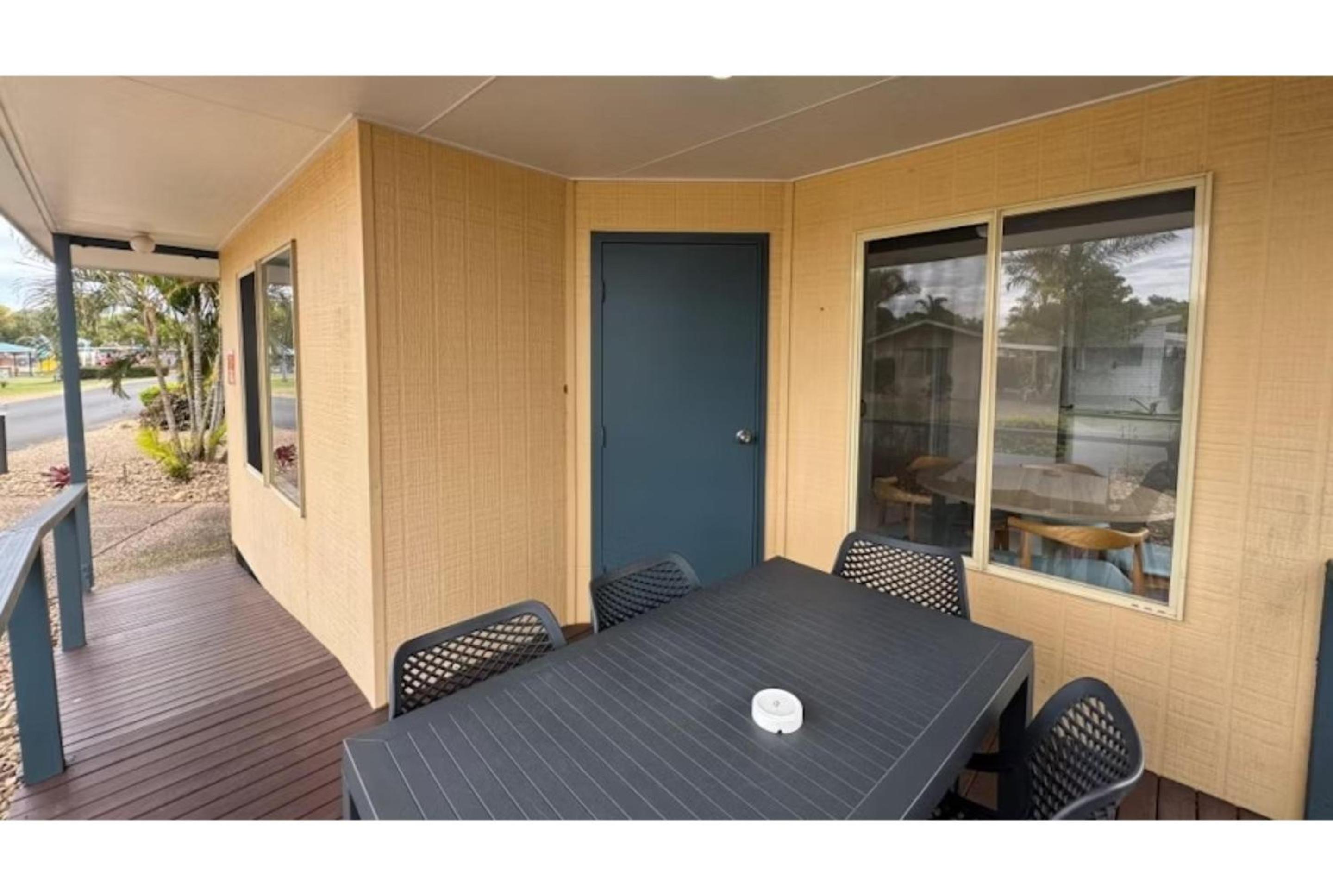 Superior 2 Bedroom Cabin - Sleeps 5