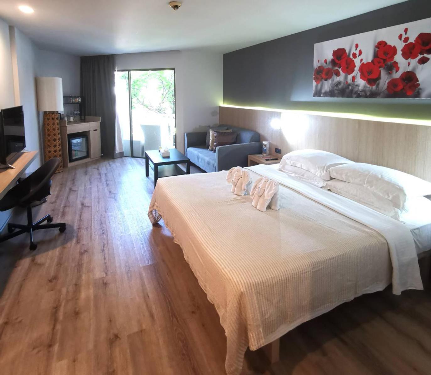 Premium Plus Double or Twin Room - Photo 2