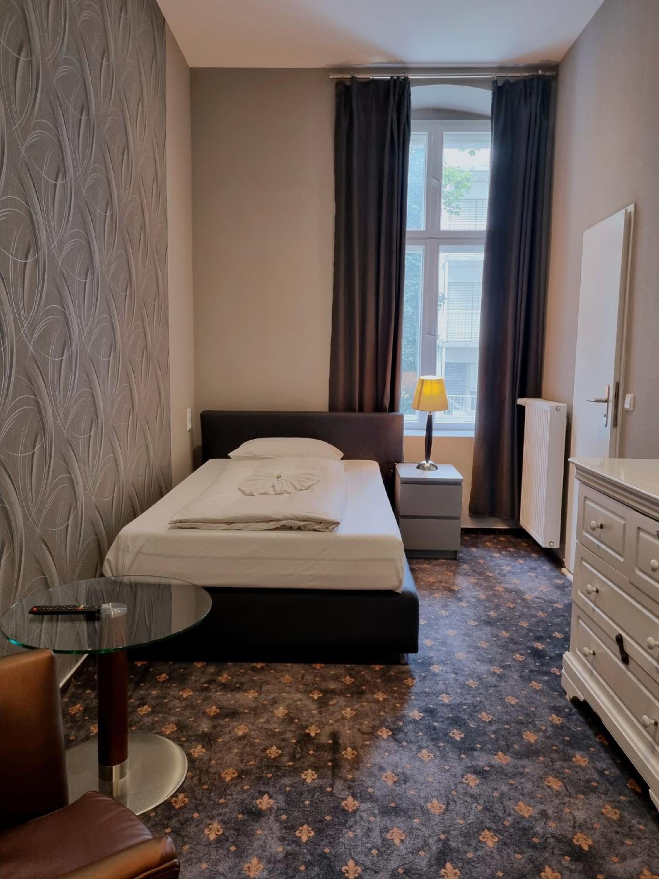 Deluxe Single Room