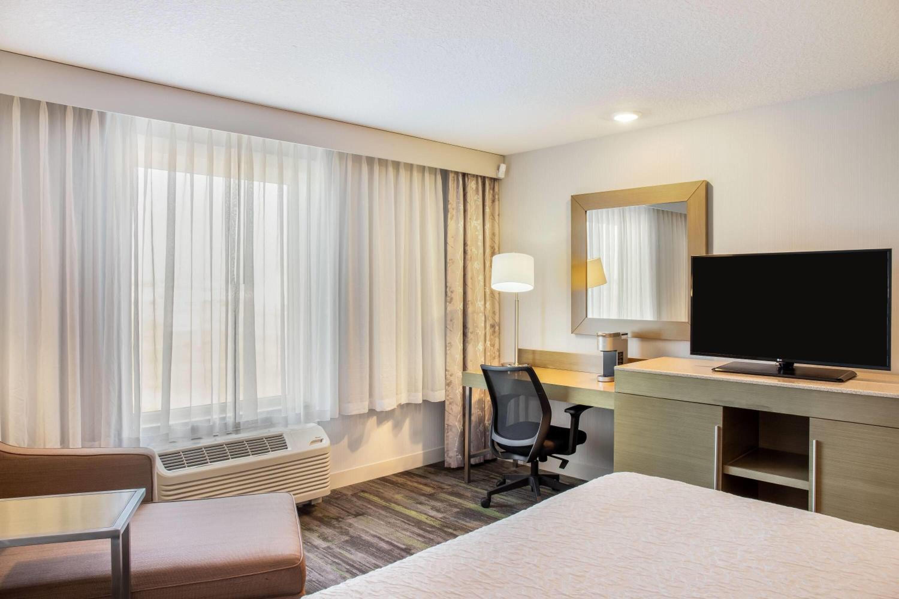 King Room - Non-Smoking photo 1