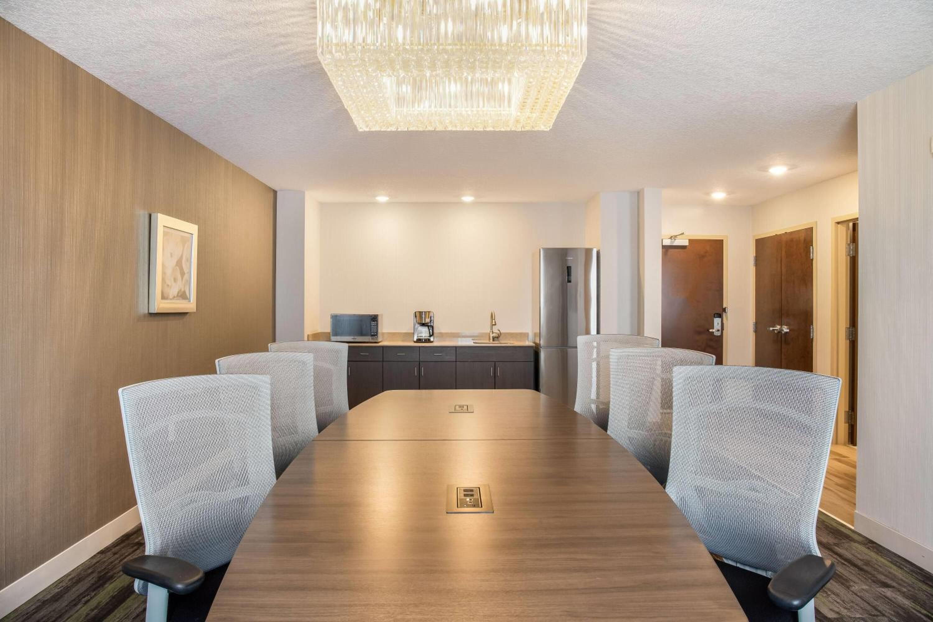 One-Bedroom Executive King Suite - Non-Smoking photo 2