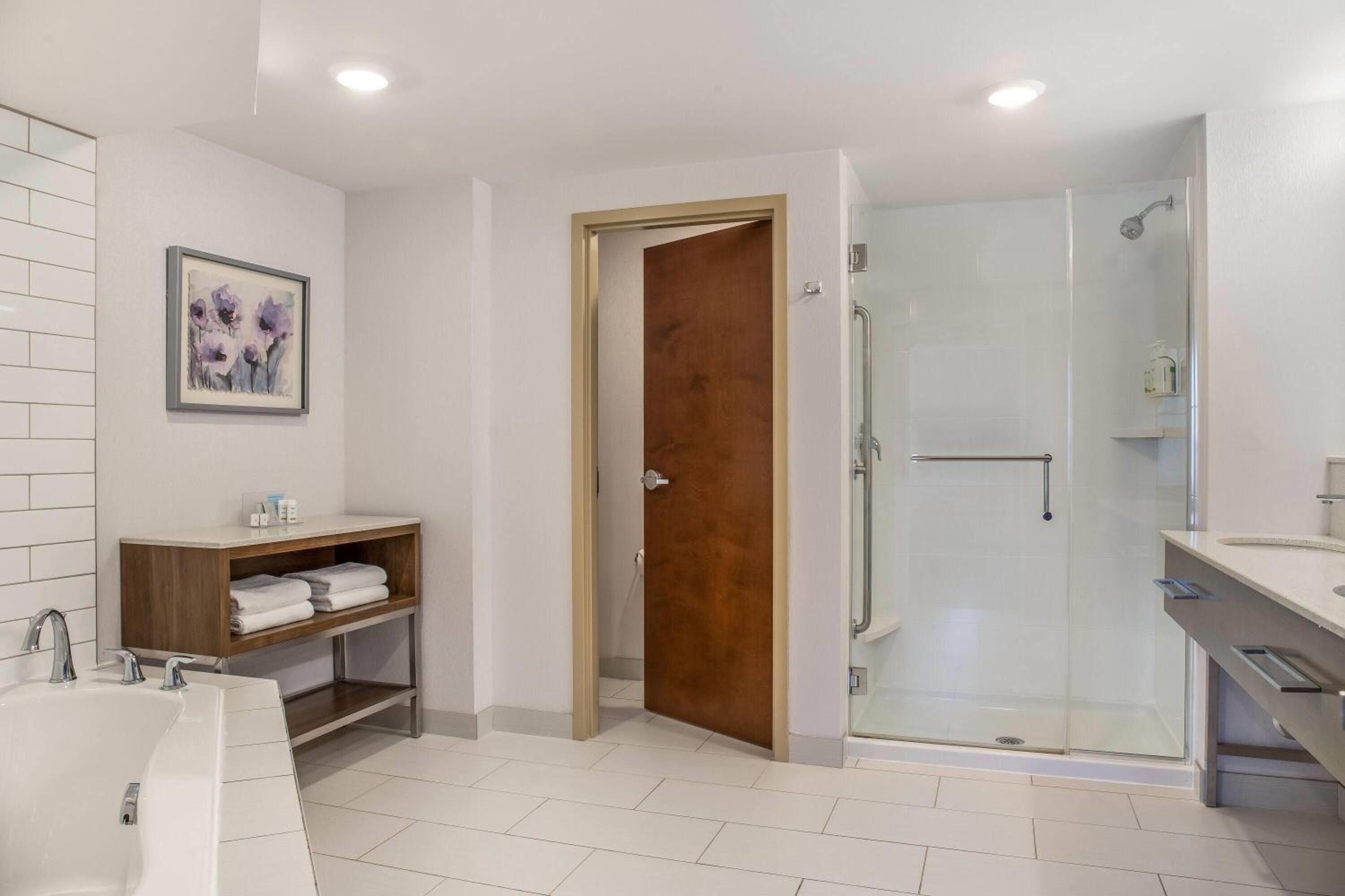One-Bedroom King Suite with Jetted Tub - Non-Smoking