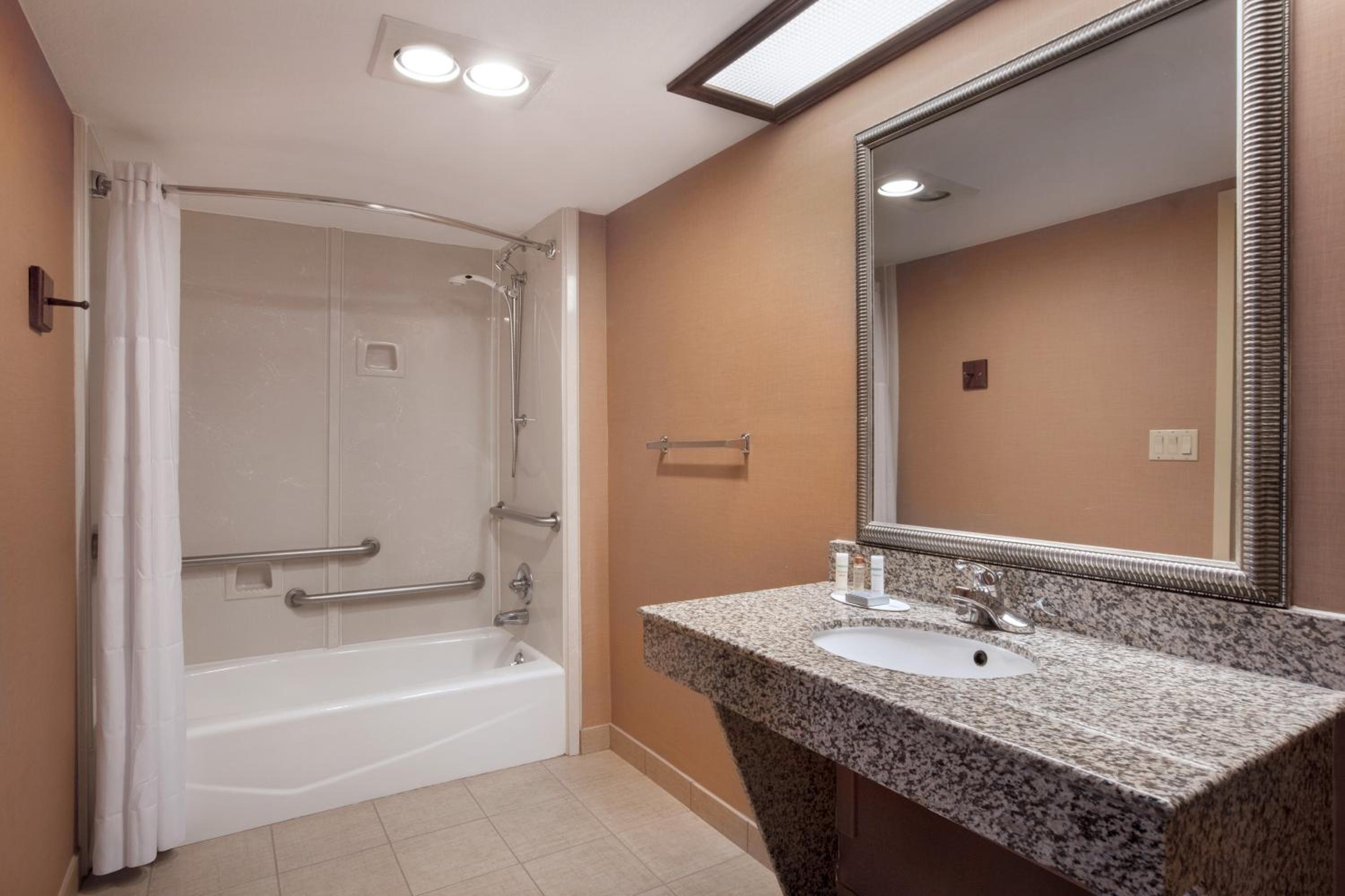 King Room - Non-Smoking - Photo 7