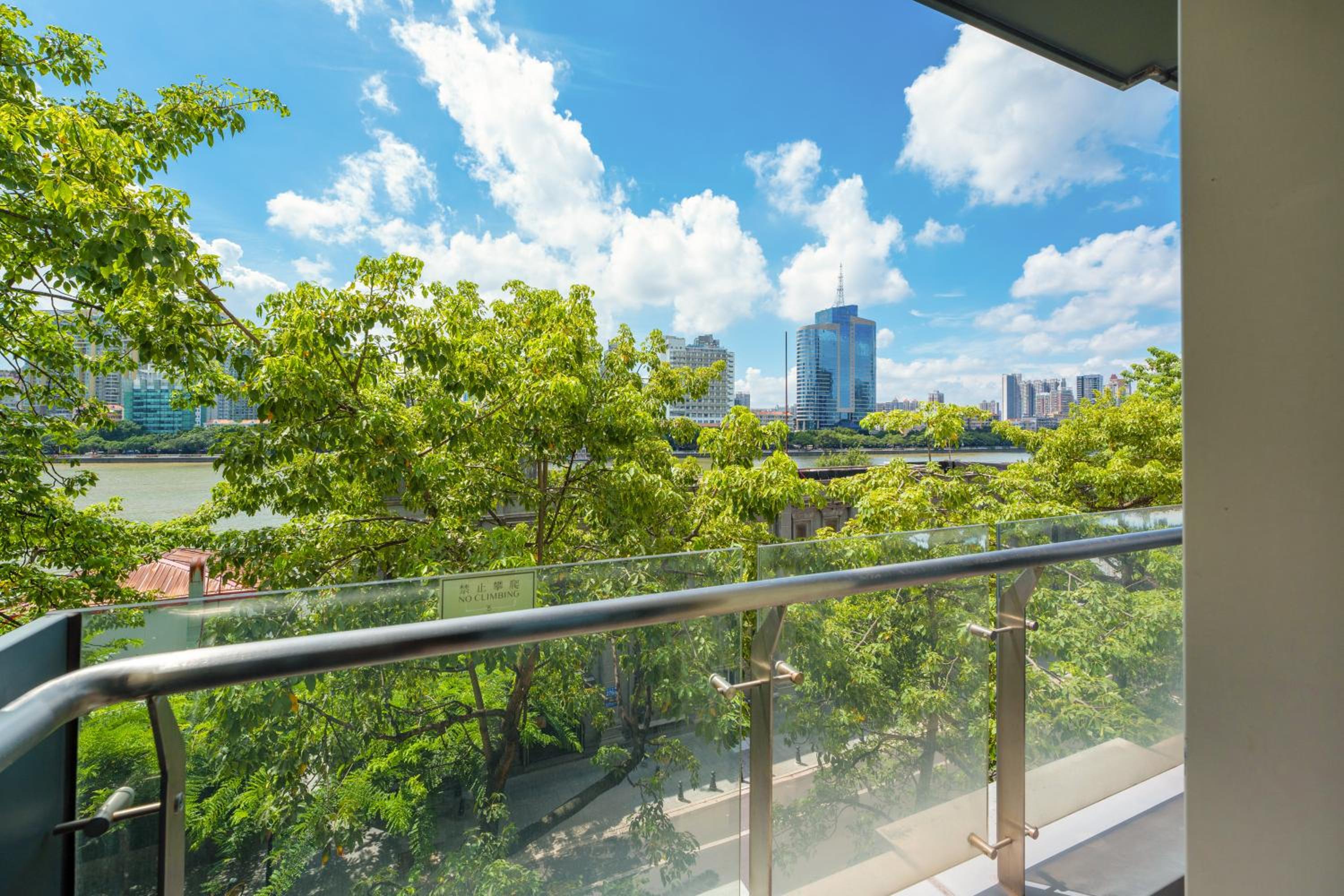 King Room with Balcony thumbnail 6
