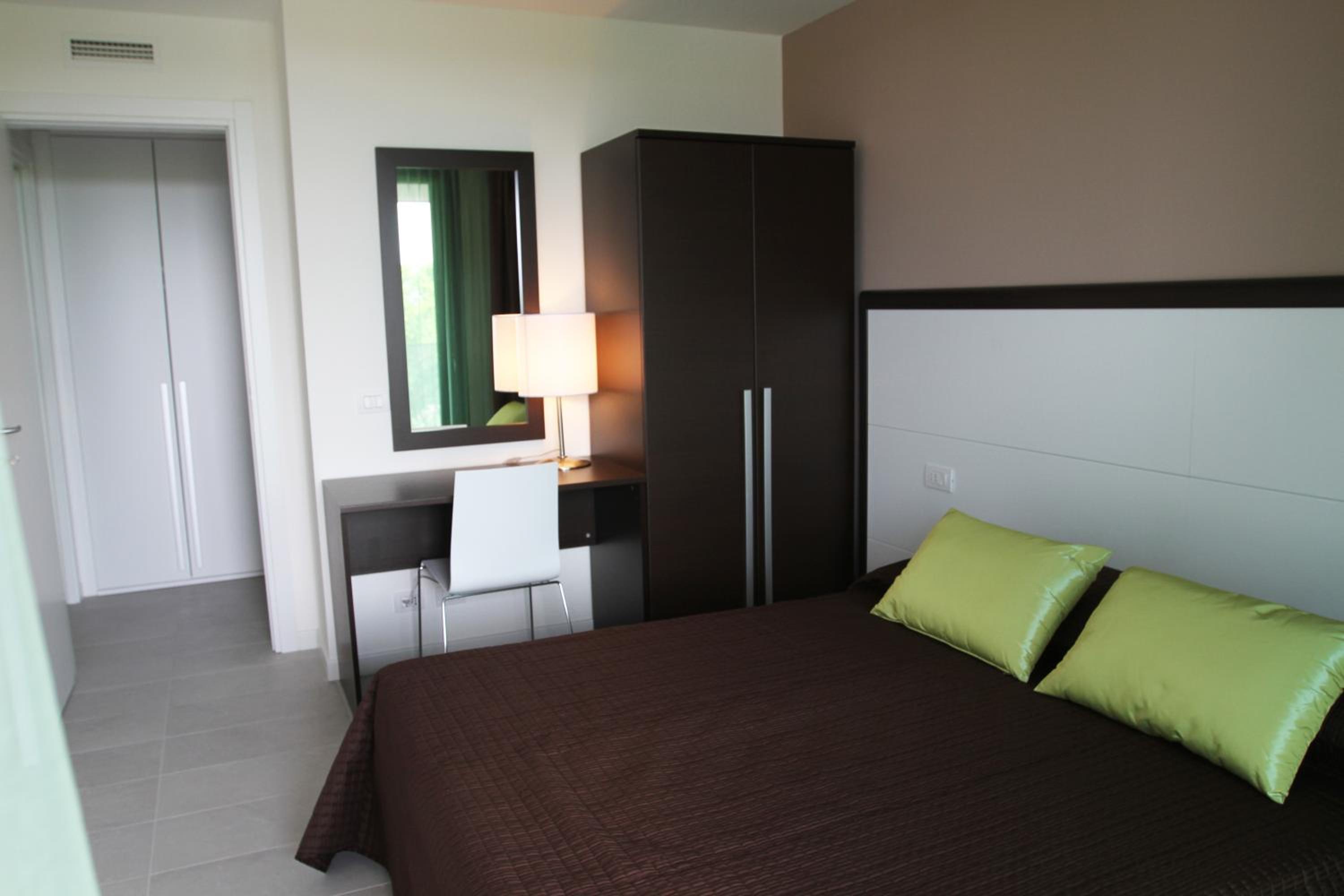 One-Bedroom Apartment with Lagoon View photo 2