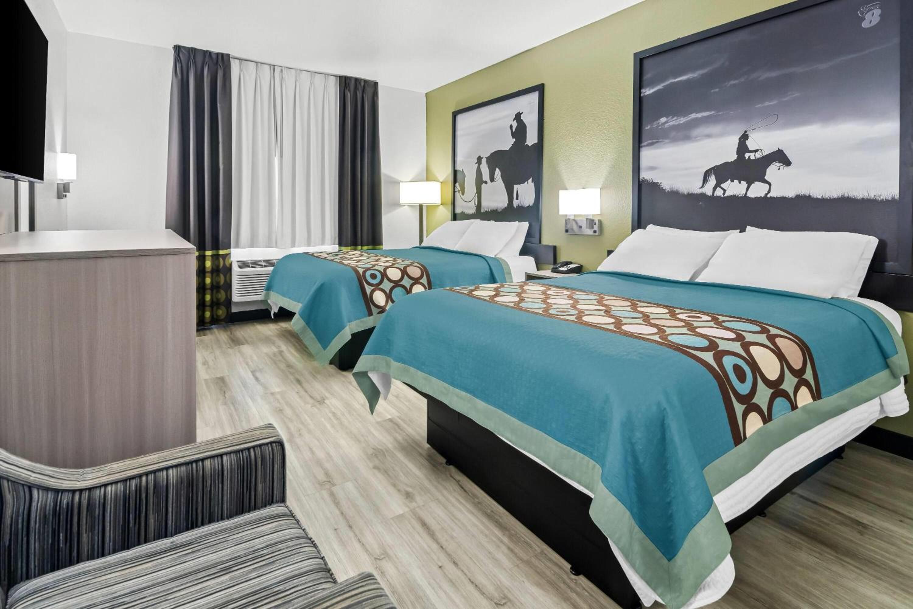 2 Queen Beds, Mobility/Hearing Accessible Room, Bathtub w/ Grab Bar, Non-Smoking - Photo 3