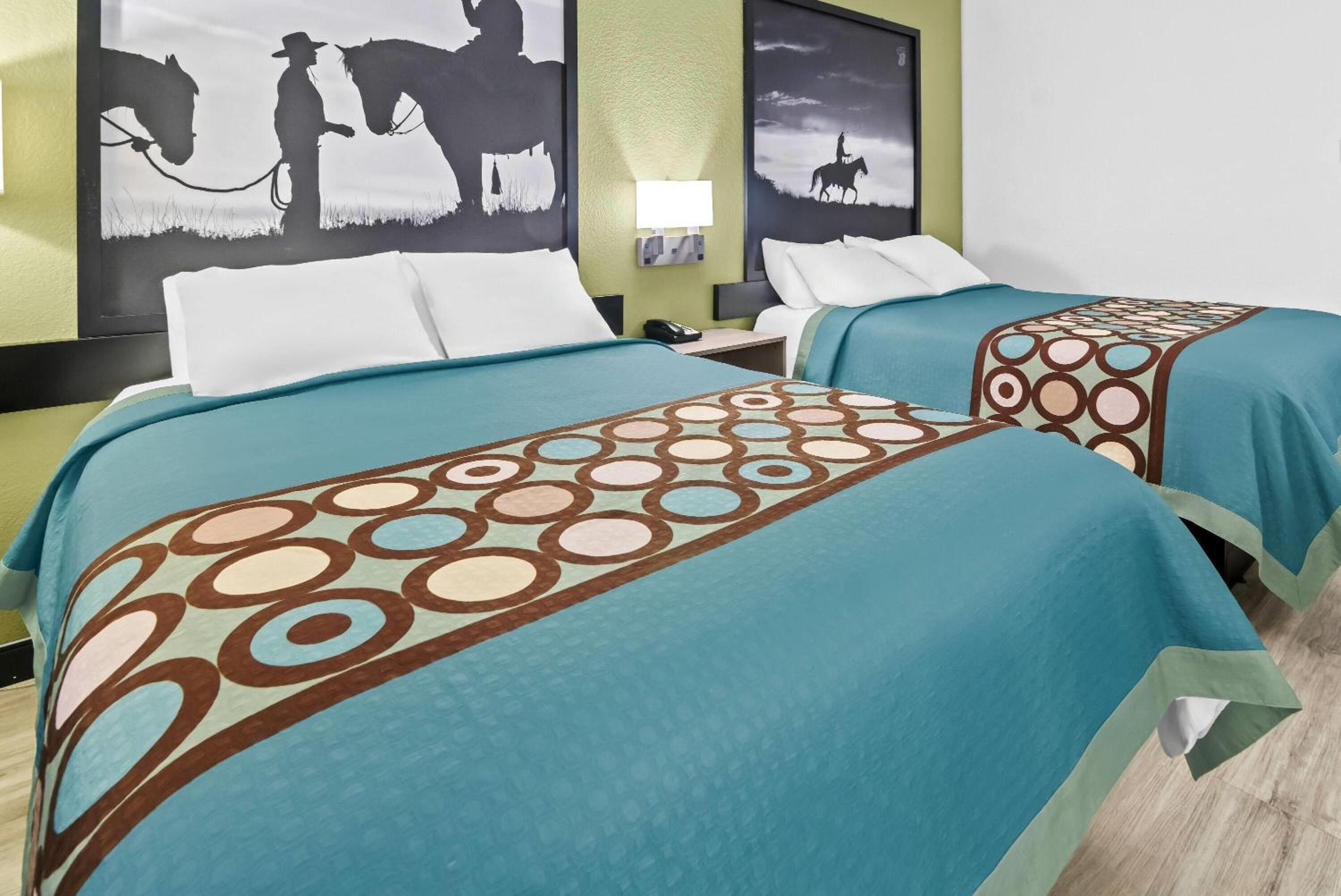 2 Queen Beds, Mobility/Hearing Accessible Room, Bathtub w/ Grab Bar, Non-Smoking - Photo 4