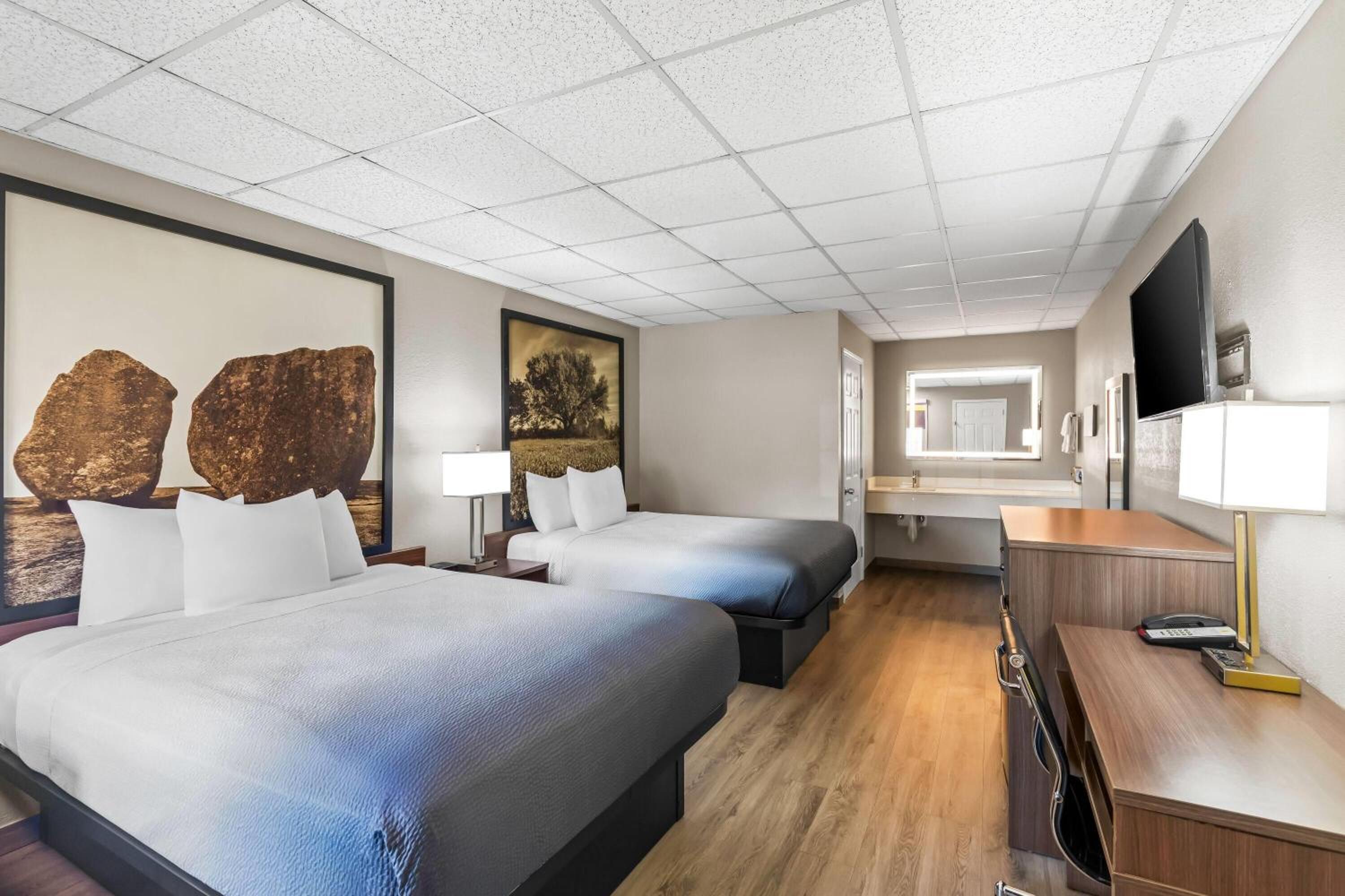 Queen Room with Two Queen Beds and Roll-in Shower - Mobility Accessible/Non-Smoking - Photo 1