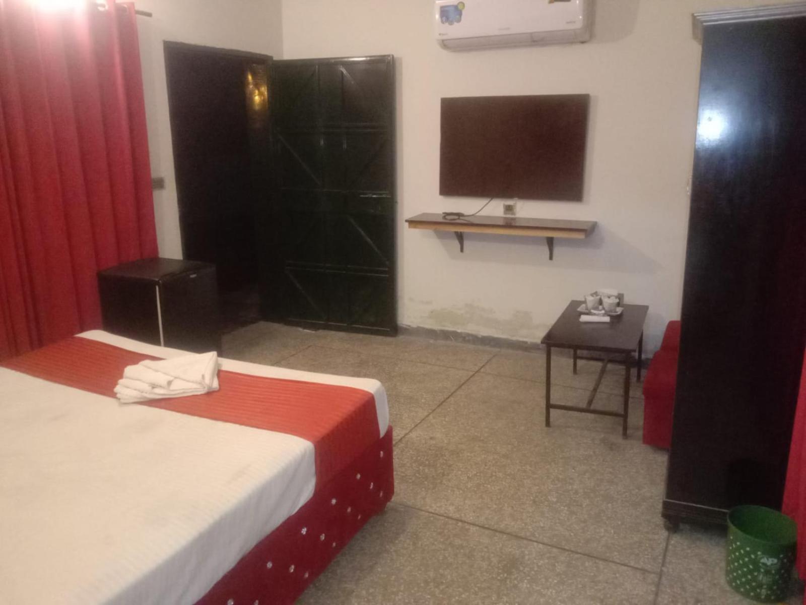 Standard Double Room with Fan photo 2