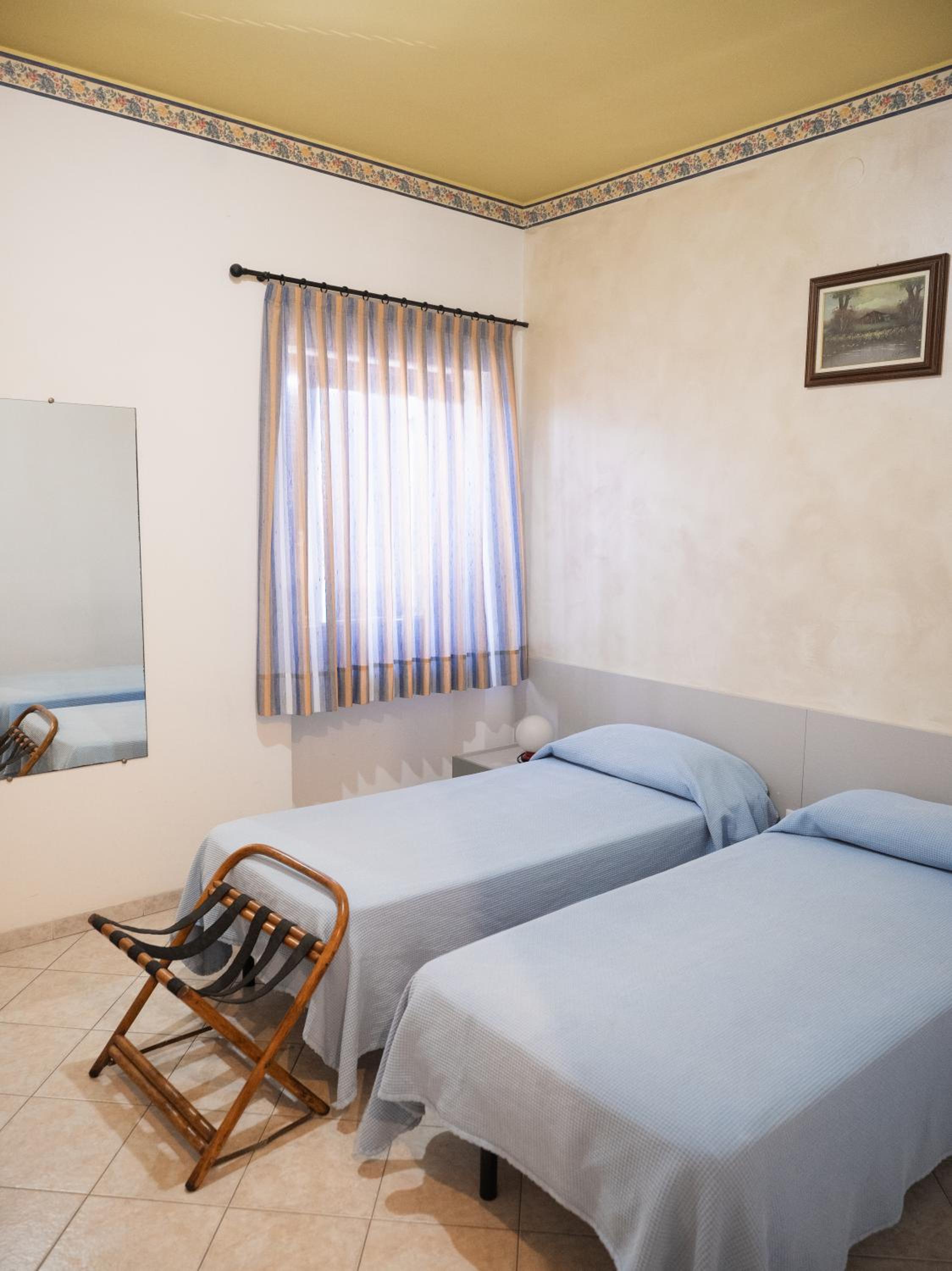 Budget Twin Room photo 3