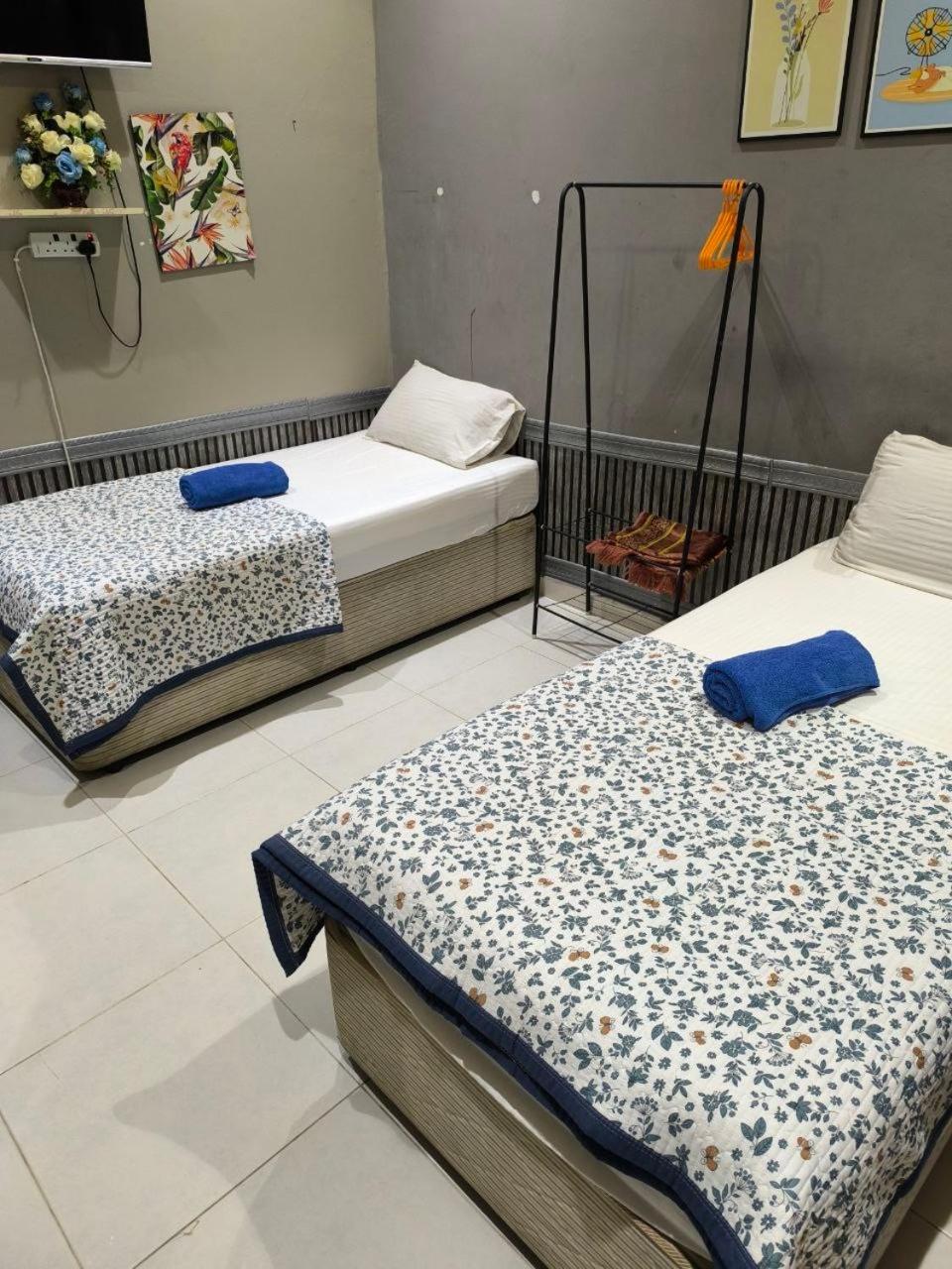 Twin Room with Private Bathroom