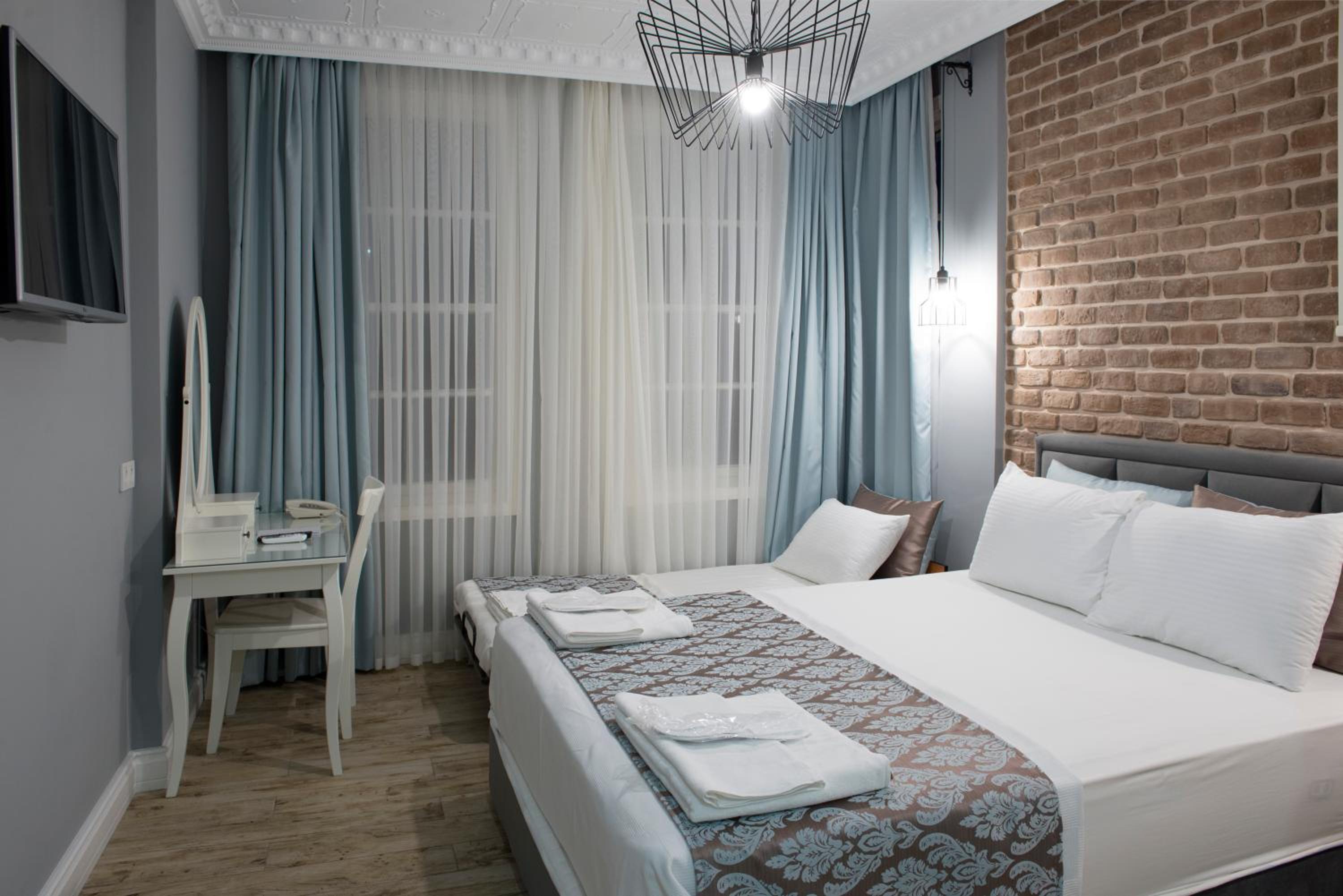 Deluxe Family Room