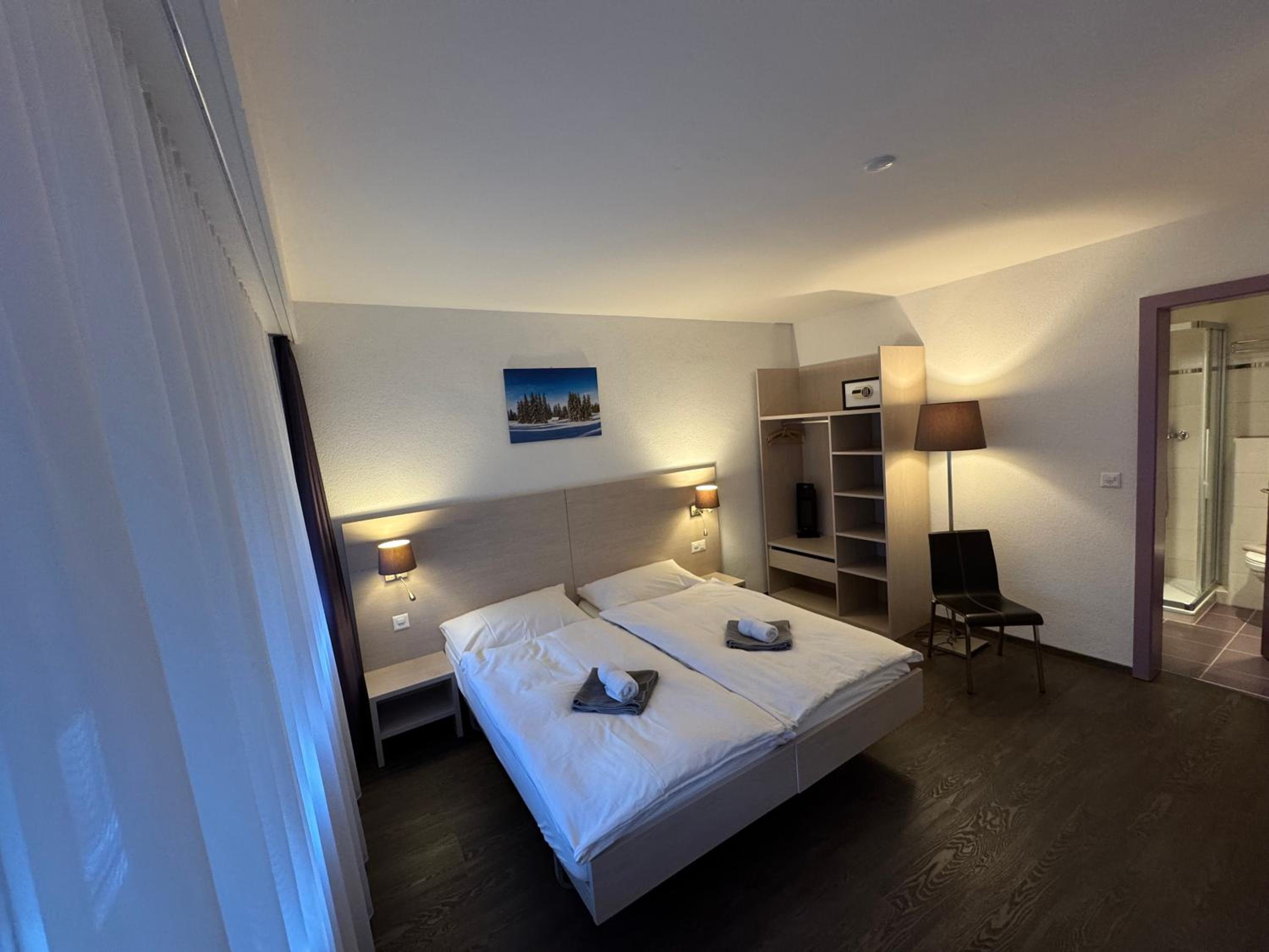 Double Room - Photo 6