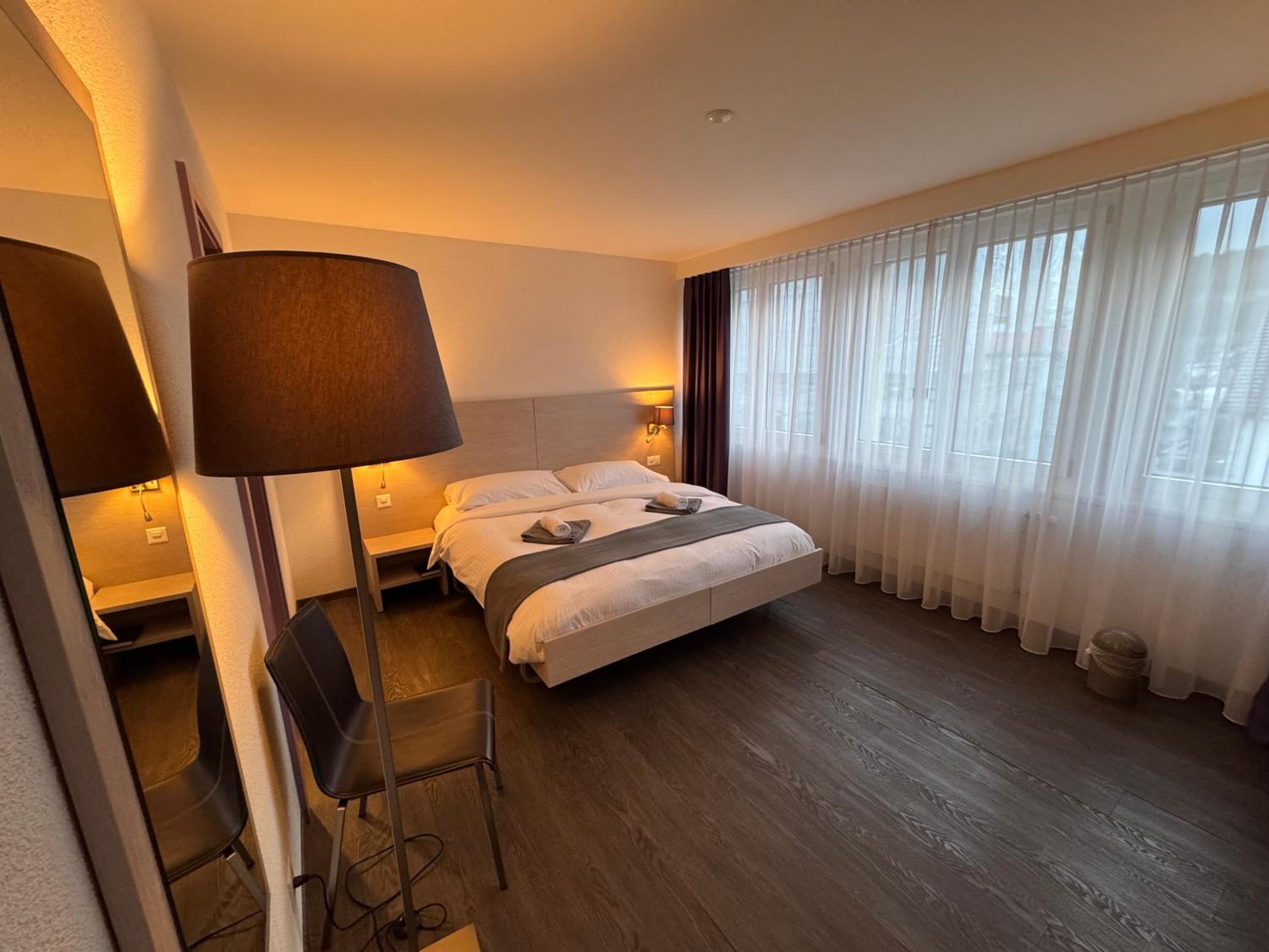 Deluxe Double Room with Shower - Photo 7