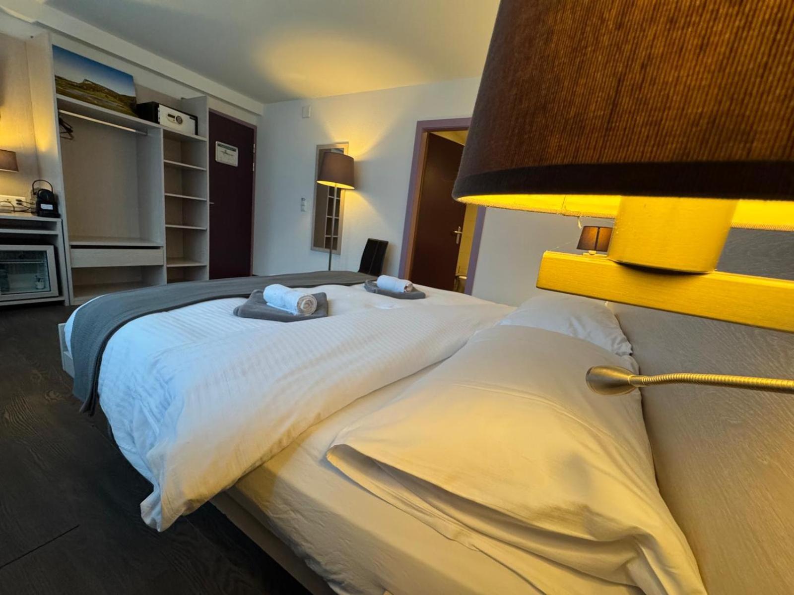 Deluxe Double Room with Shower - Photo 2