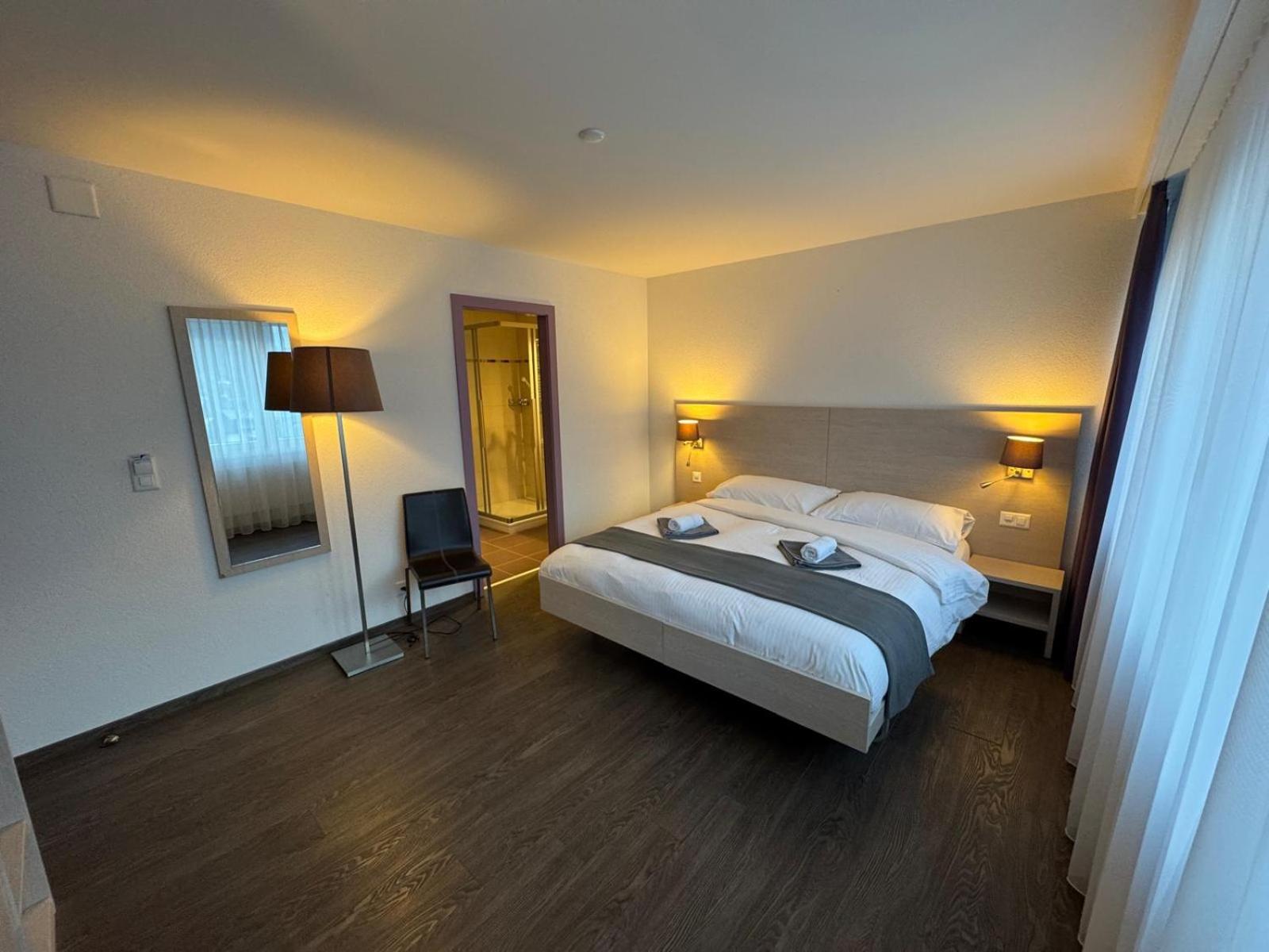 Deluxe Double Room with Shower - Photo 3