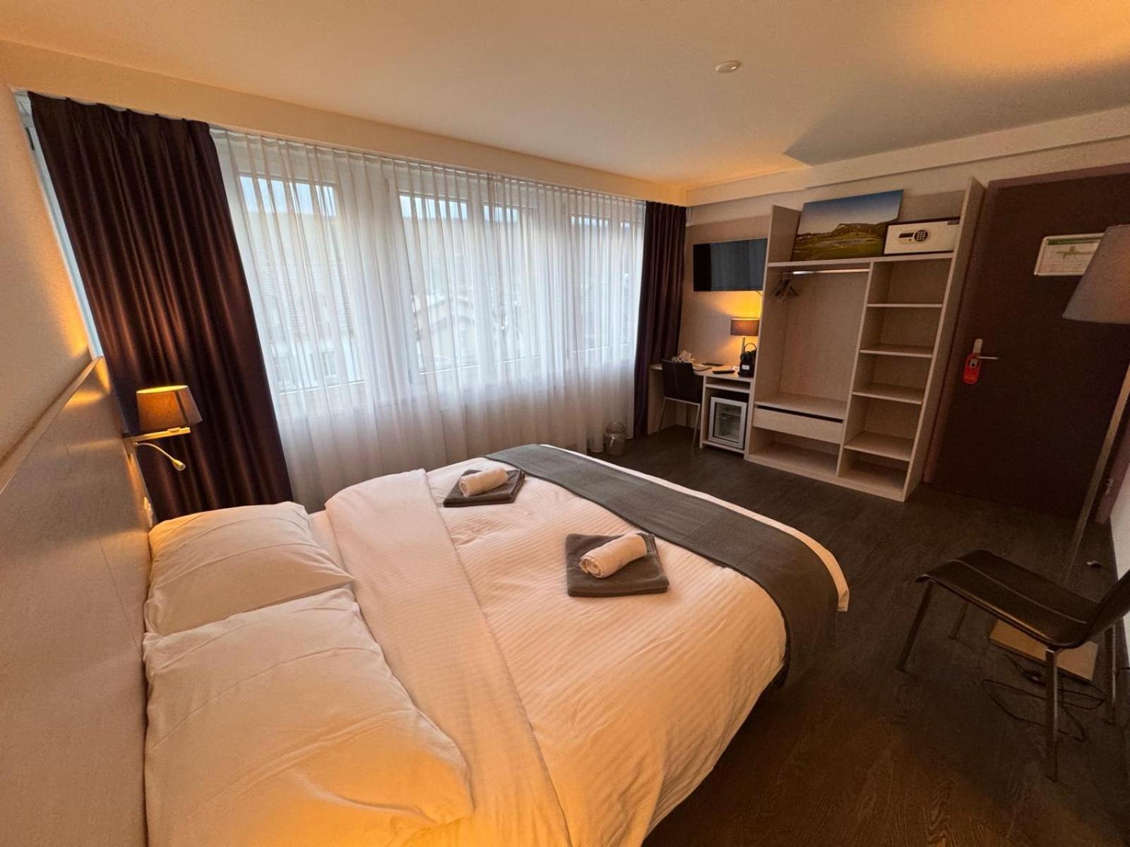Deluxe Double Room with Shower - Photo 5