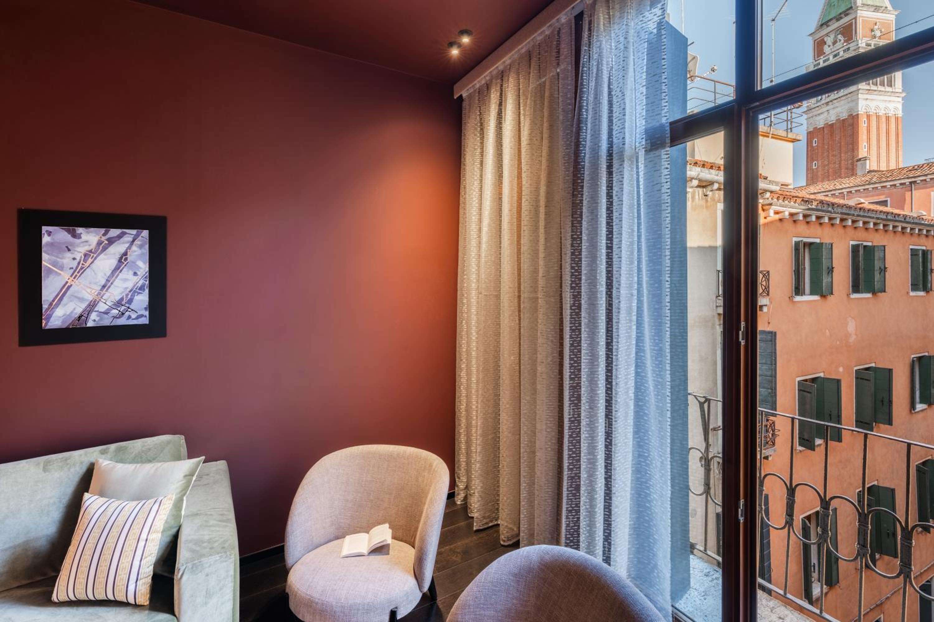 Two-Bedroom Apartment with View photo 2