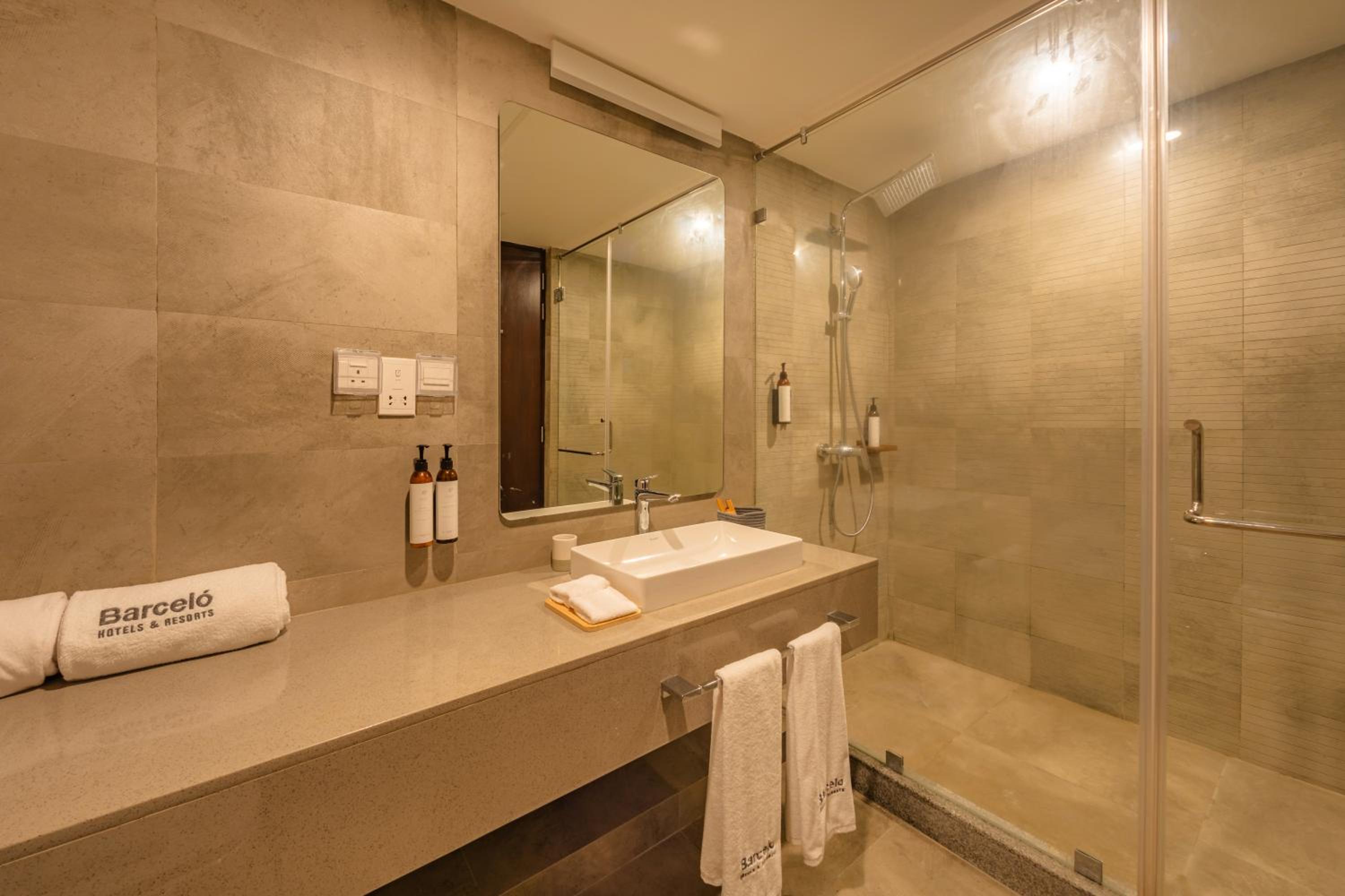 City 3 Bedroom Apartment (Free Airport Transfer)