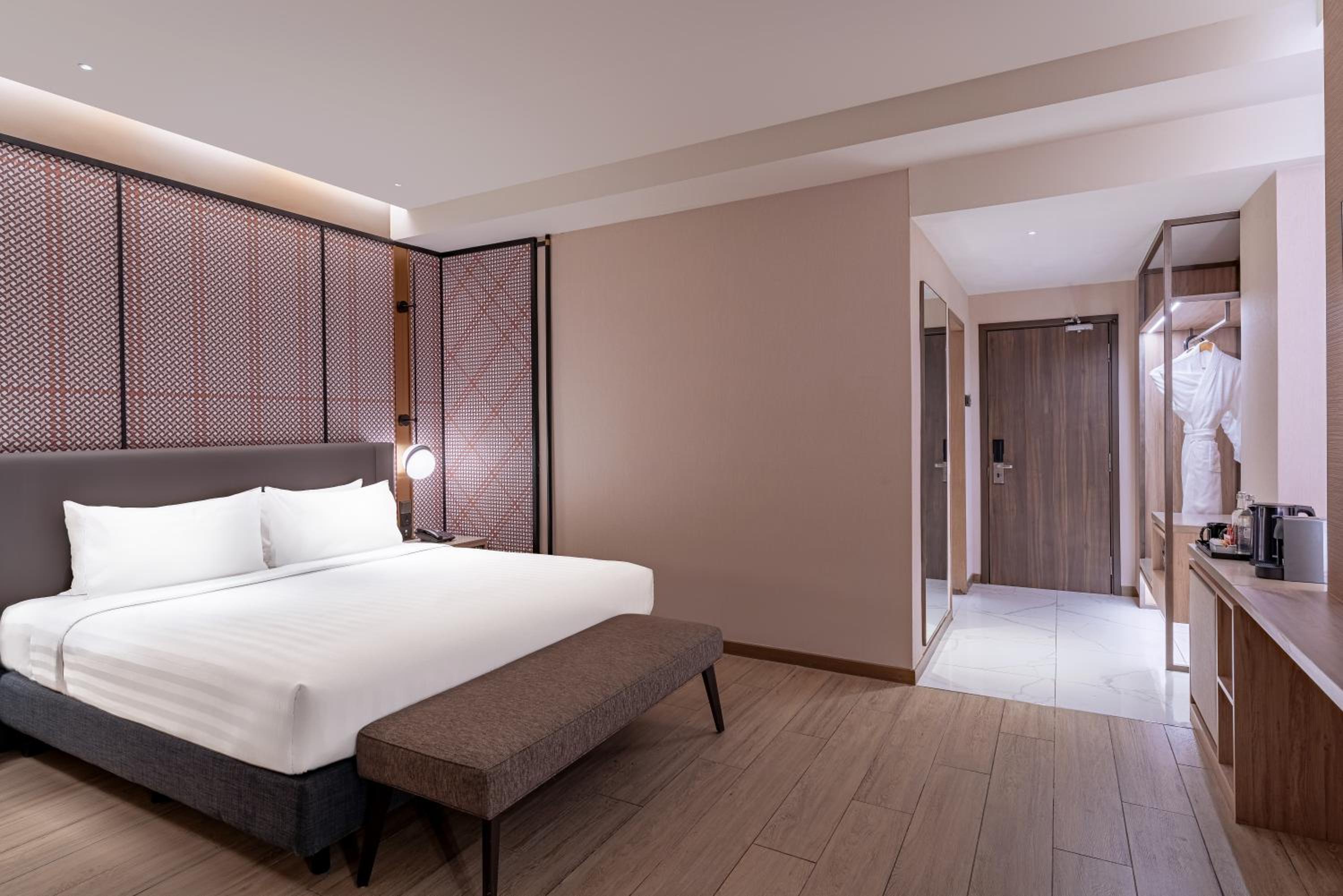 Junior Suite,Balcony,One King Bed photo 1