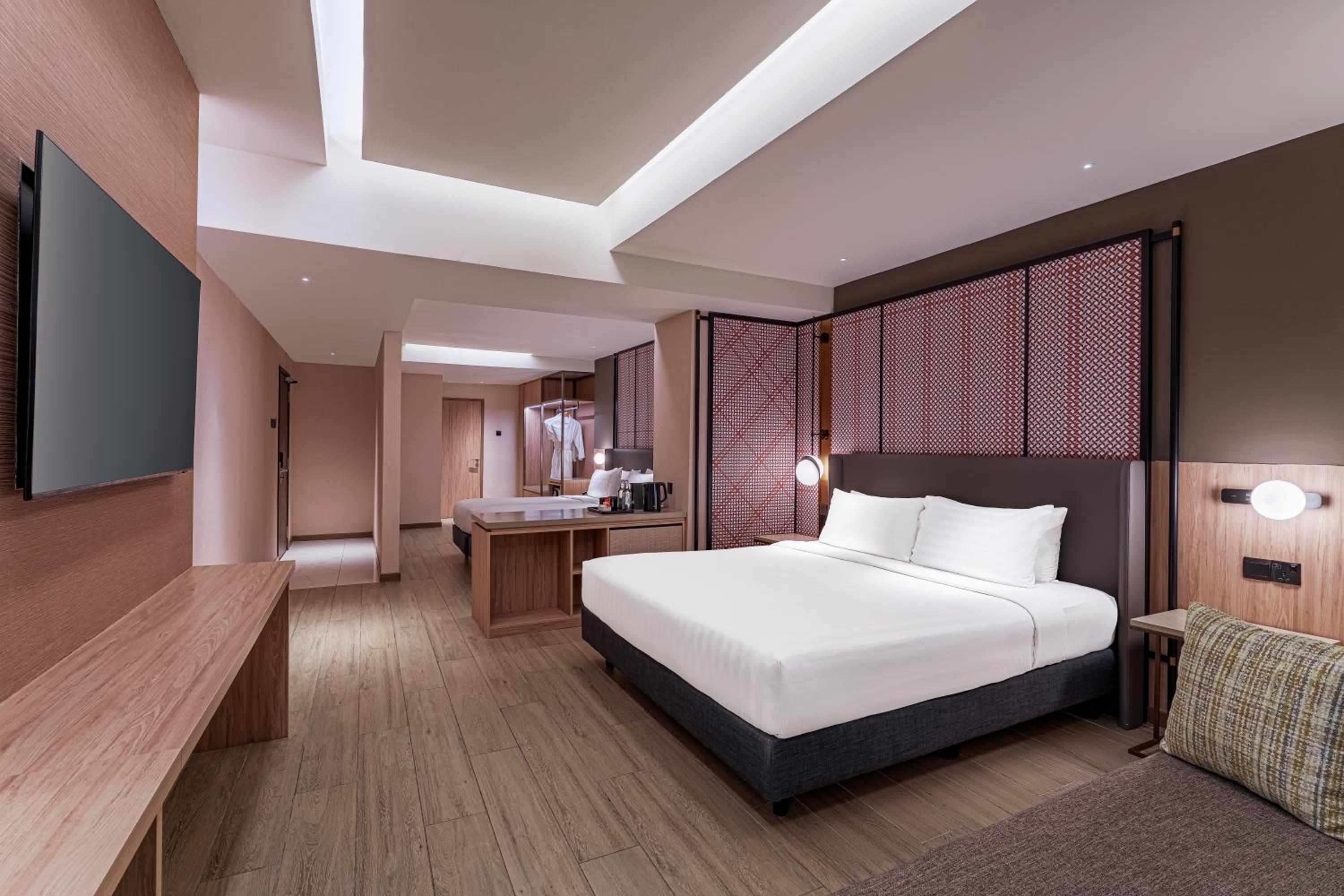 Deluxe Family Room,One King Bed and Two Single Beds photo 2