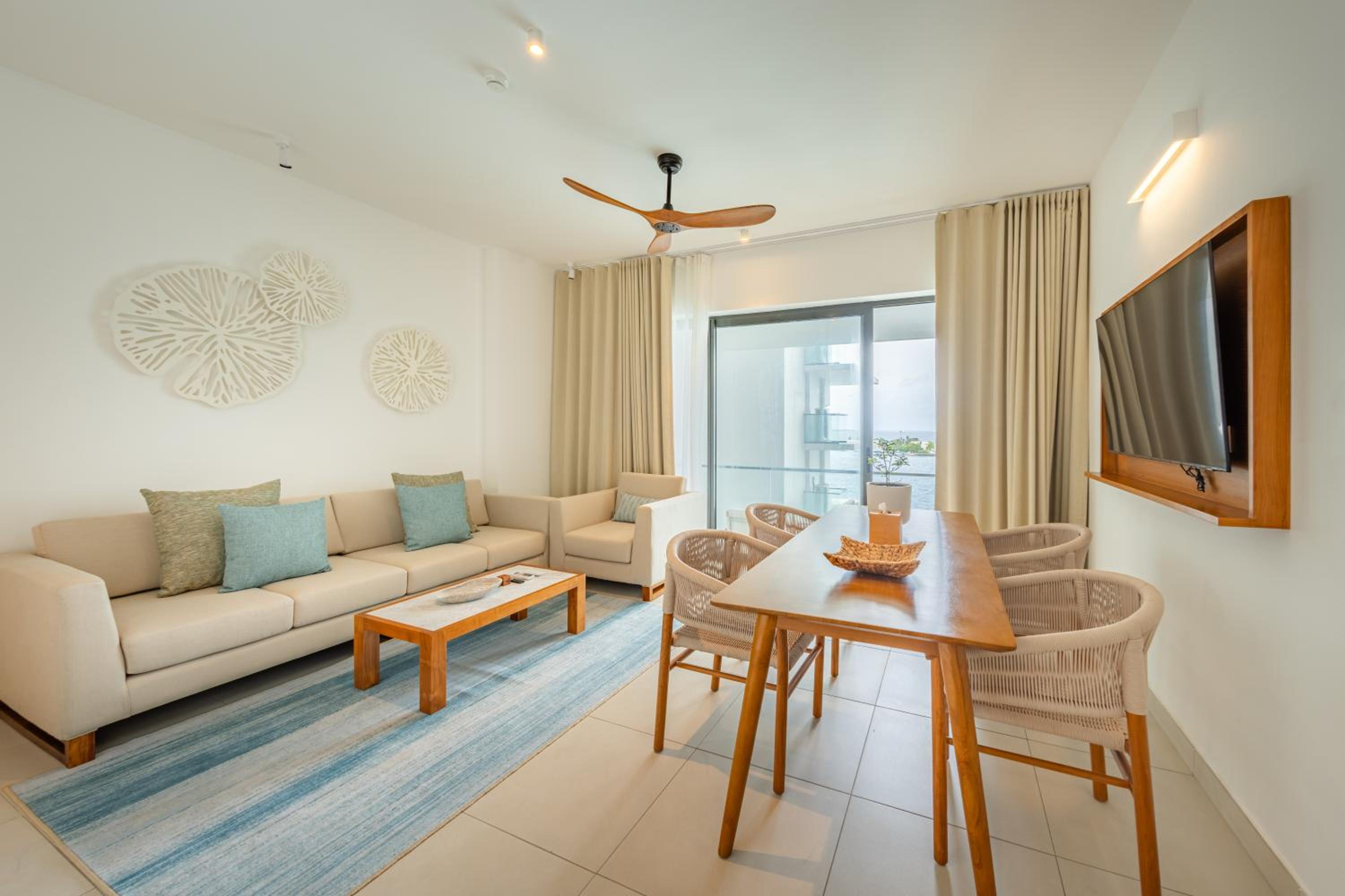 Sea View 3 Bedroom Master Suite (Free Airport Transfer) photo 2