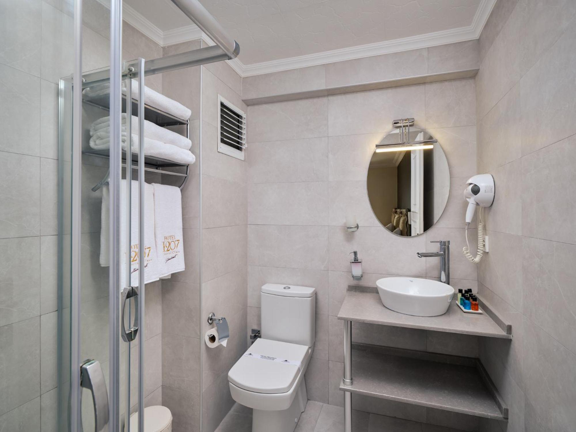 Triple Room with City View