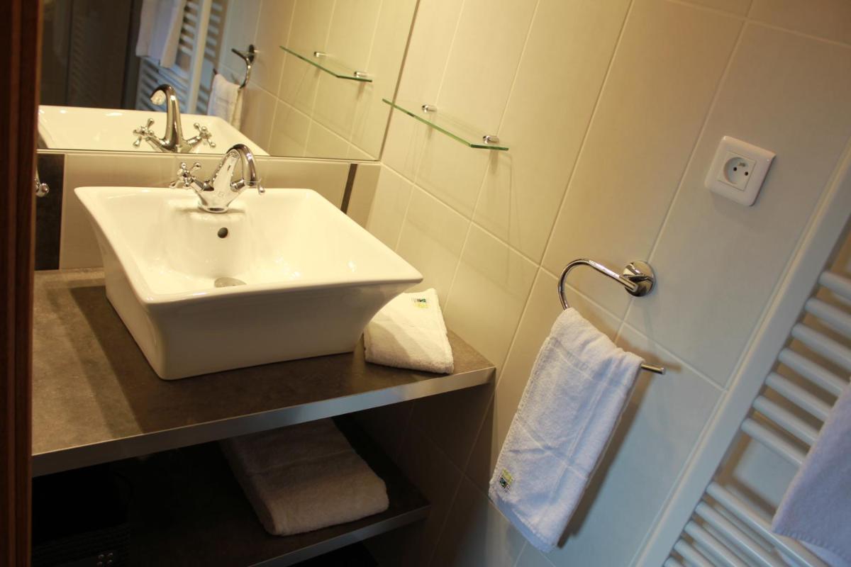 Double Room - Photo 5