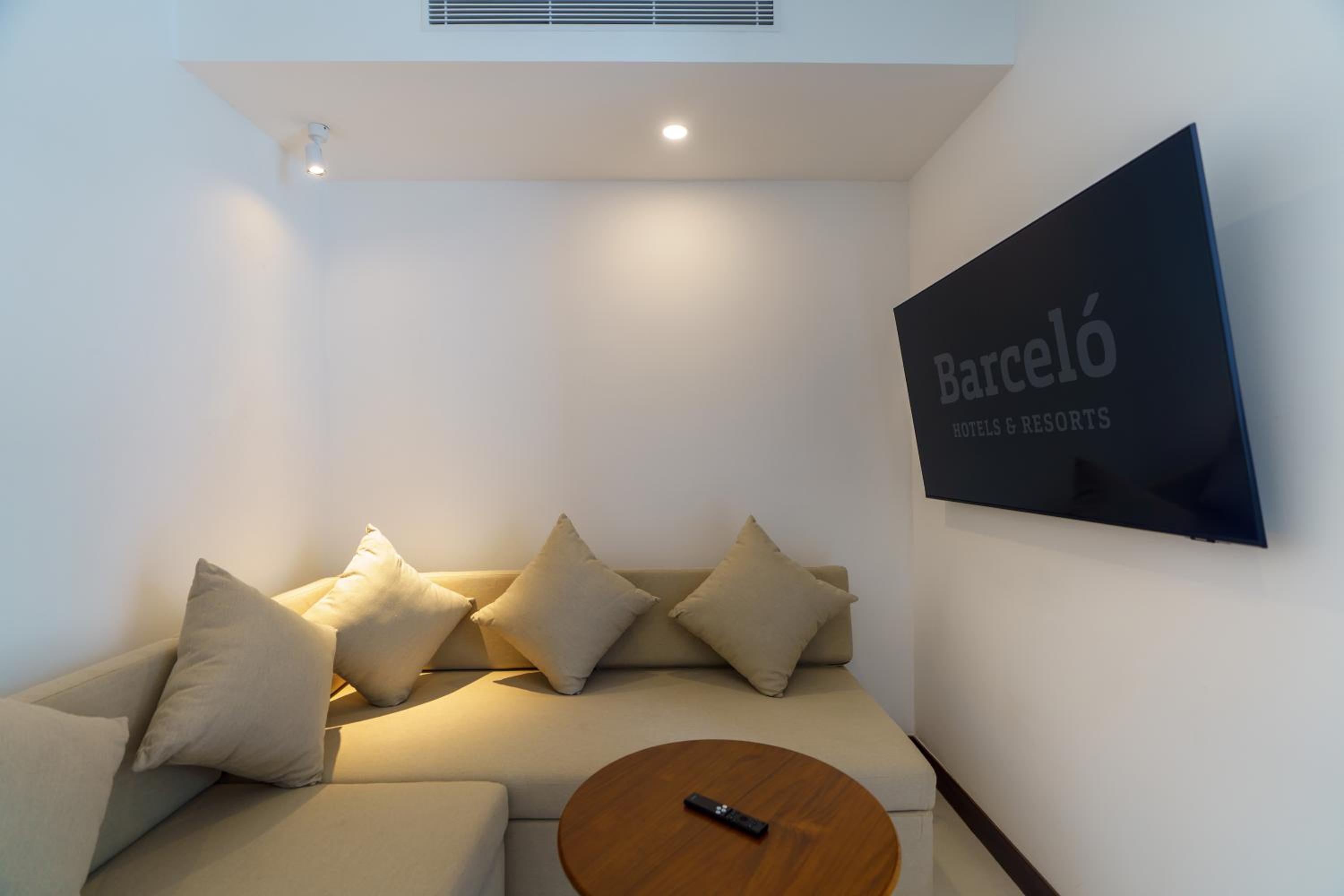 Family Room (Free Airport Transfer) - Photo 5