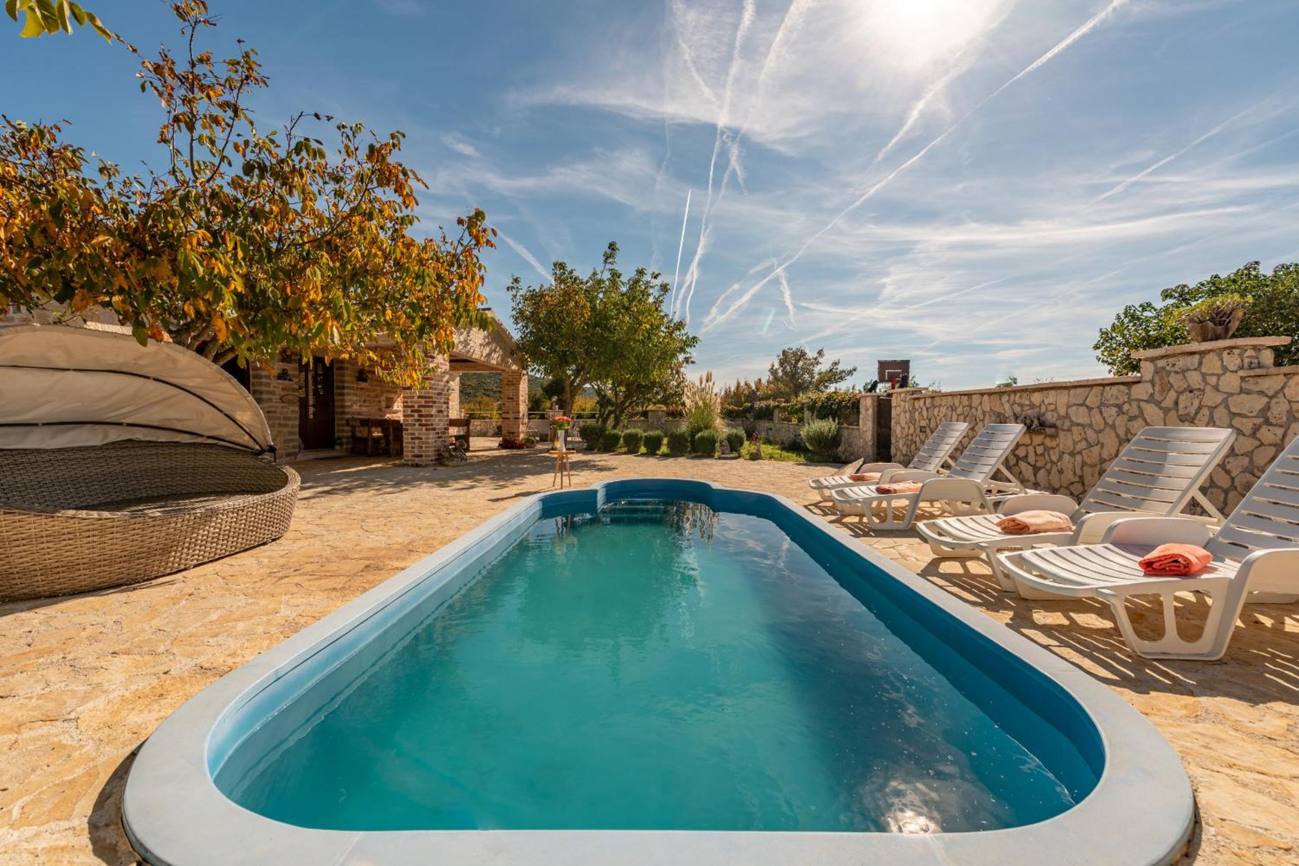 Villa photo 3