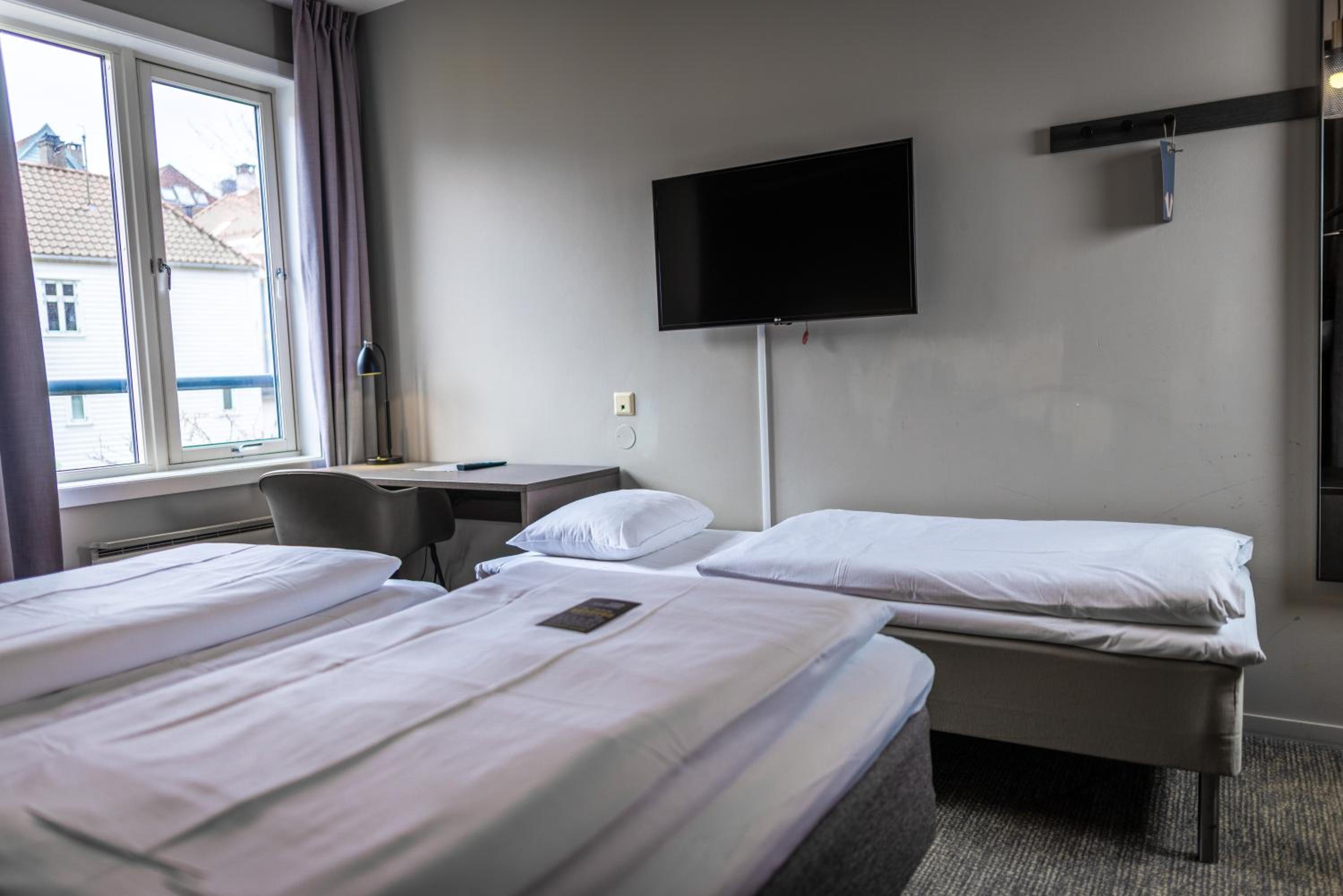 Double Room with Extra Bed - Photo 2