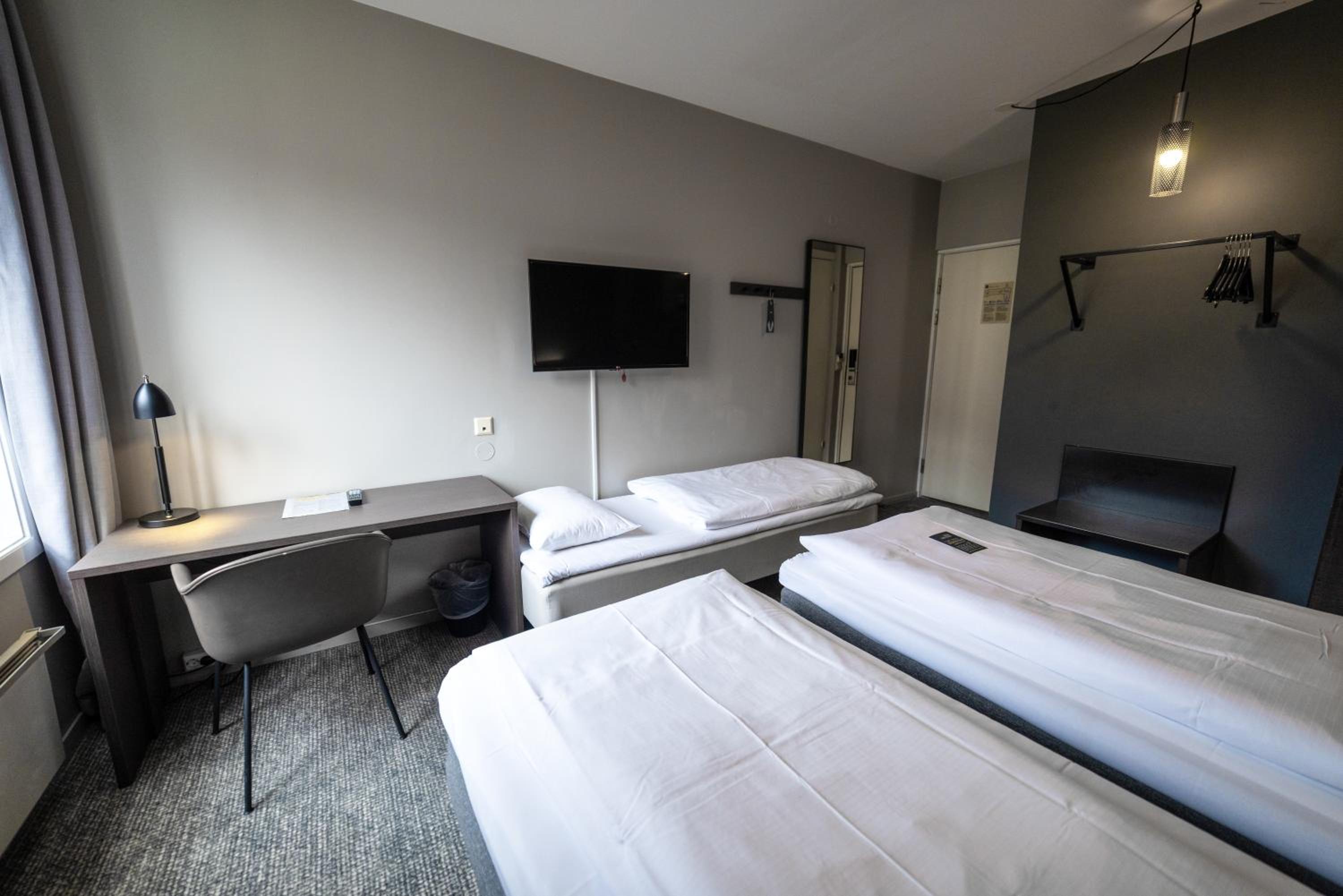 Double Room with Extra Bed - Photo 1