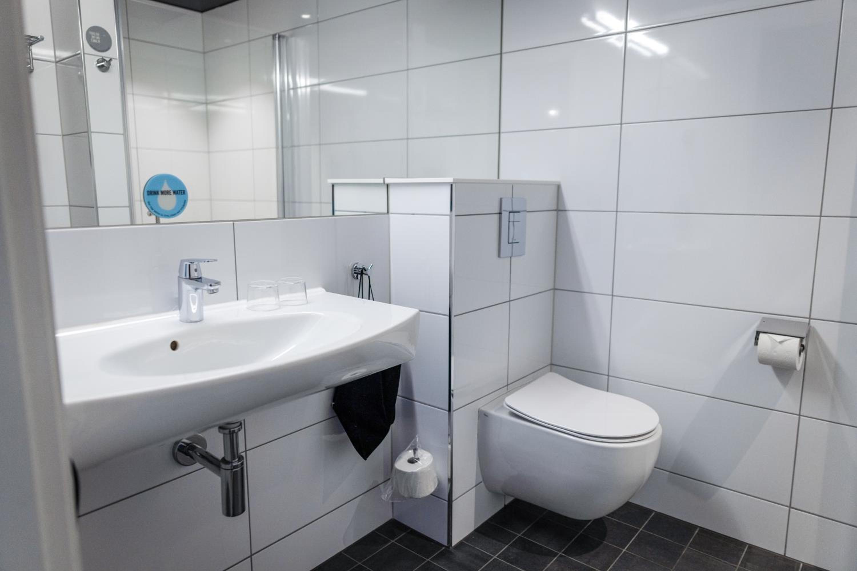 Standard Twin Room - Photo 1