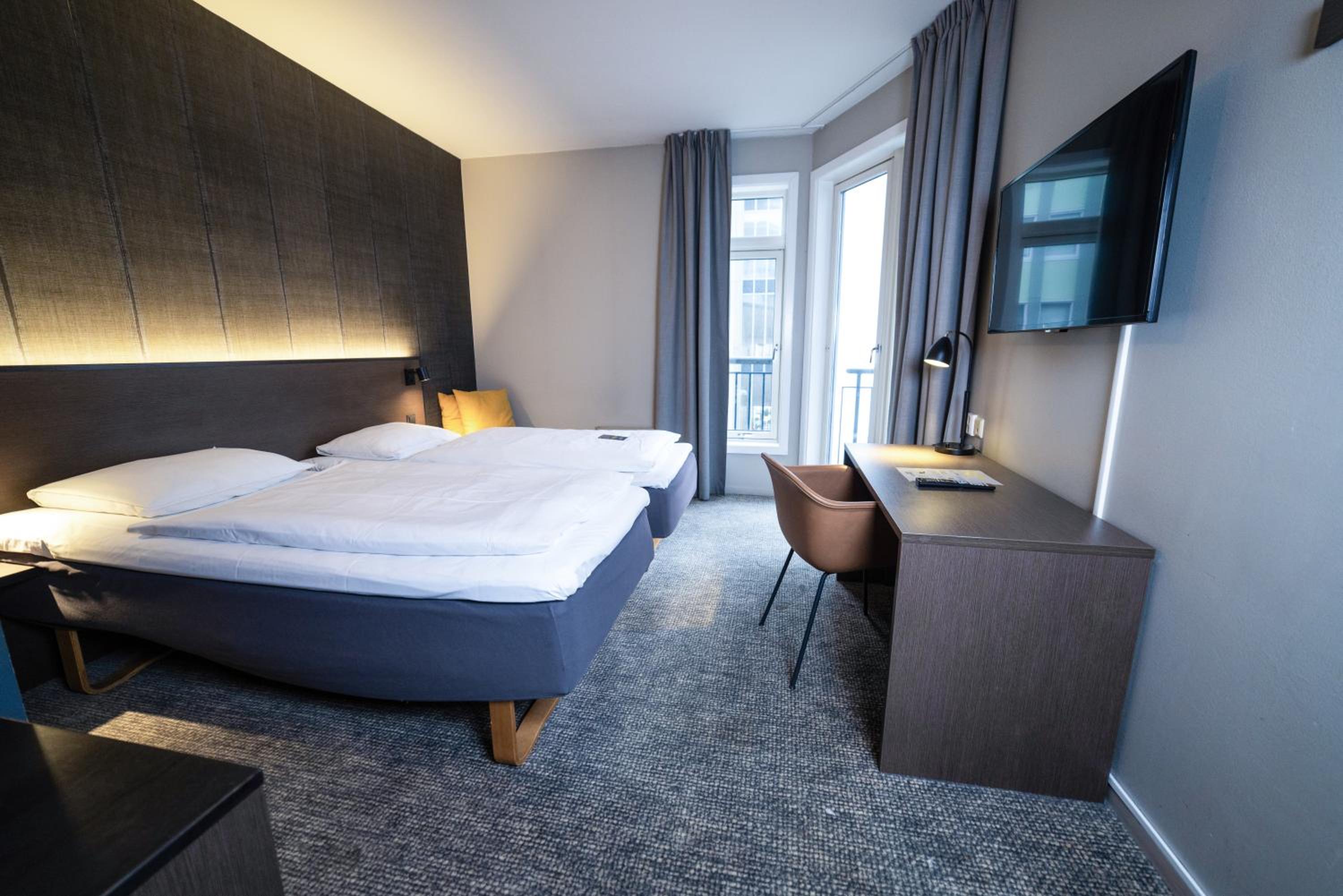 Standard Twin Room - Photo 3