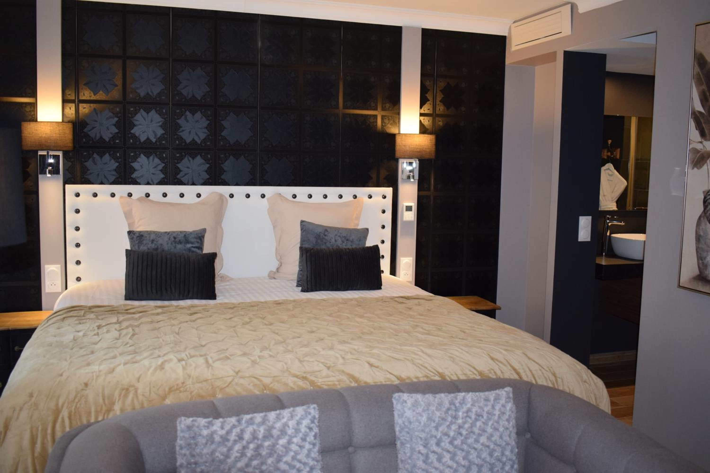 Signature lounge couture room