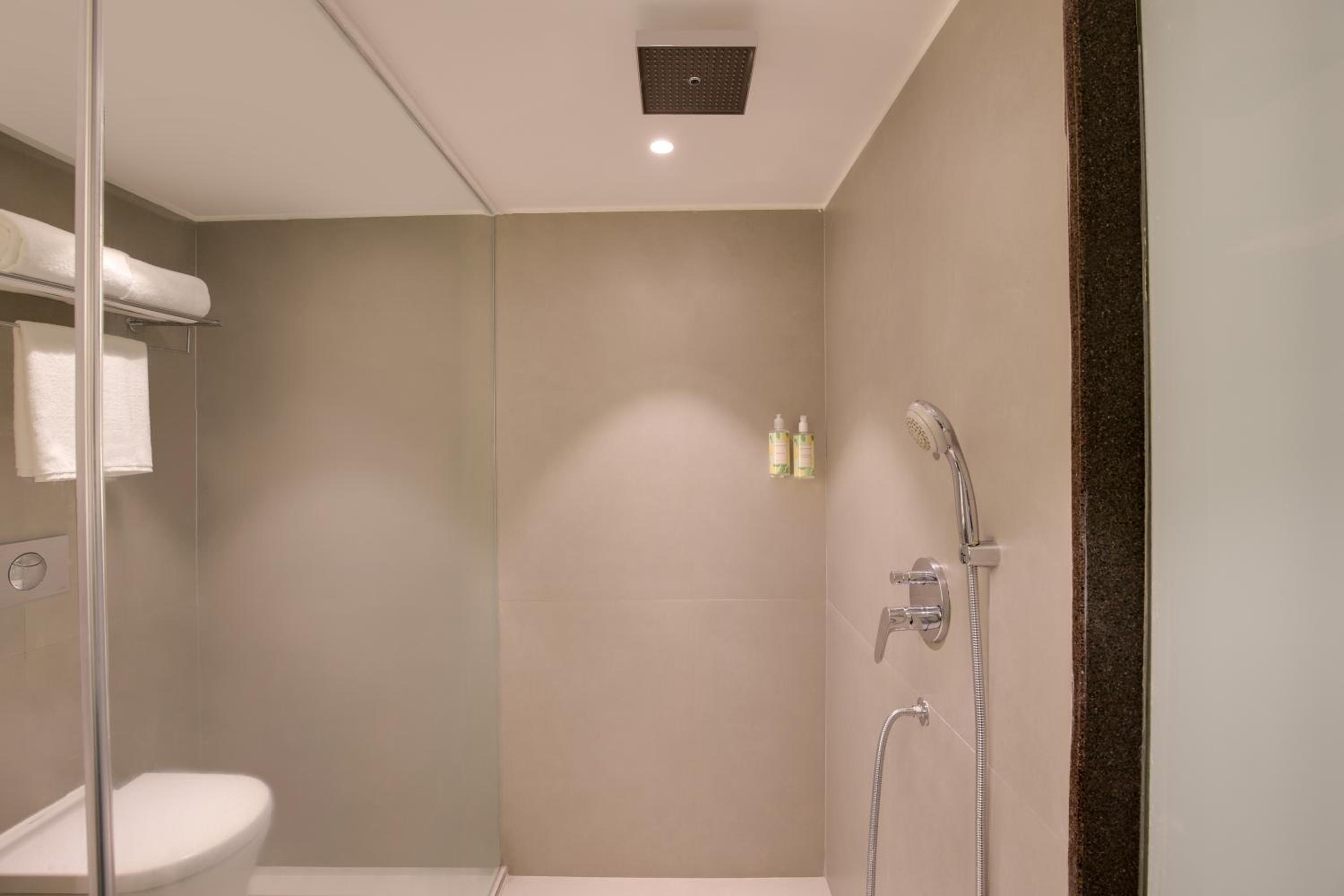 Deluxe Twin Room - Photo 6