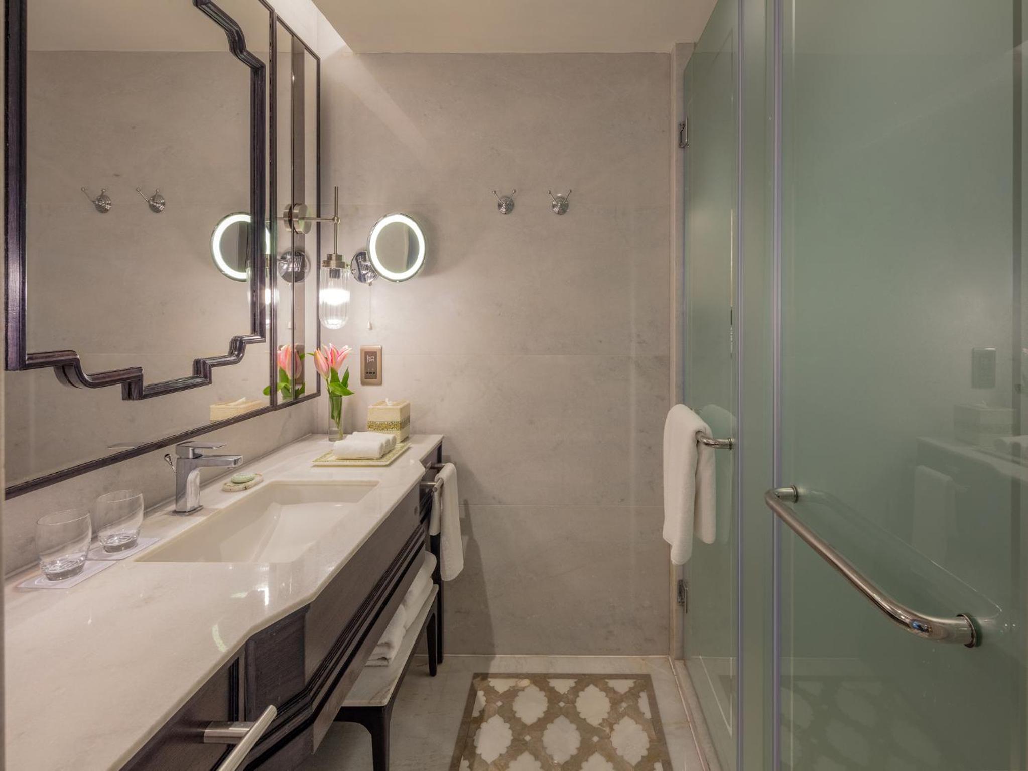 Royale Twin Room with Club Lounge Access