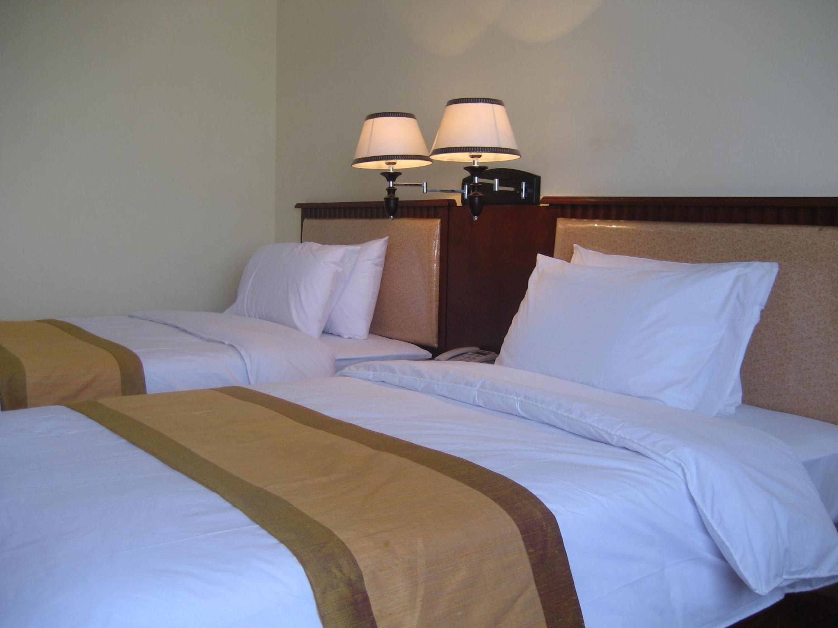 Twin Room - Photo 3