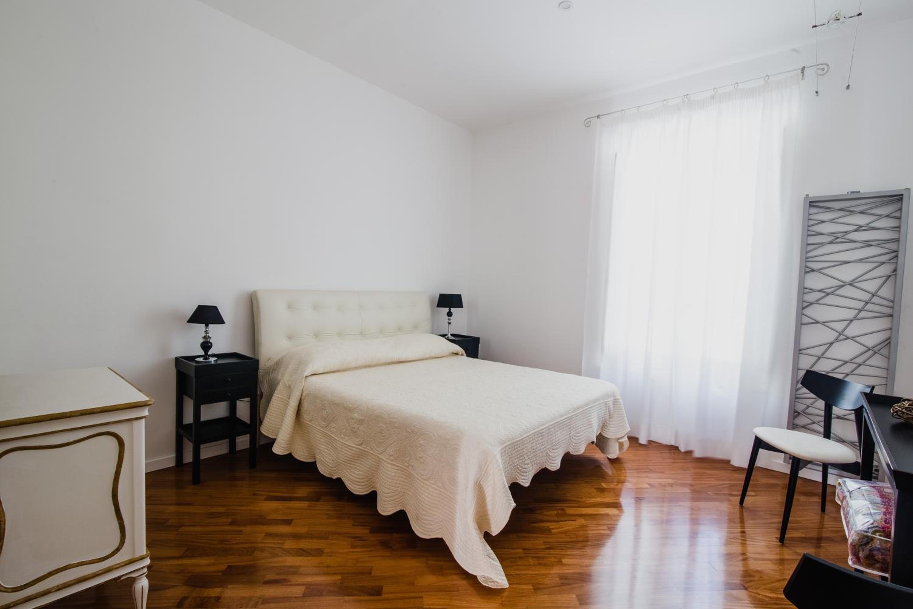 Superior King Room photo 2