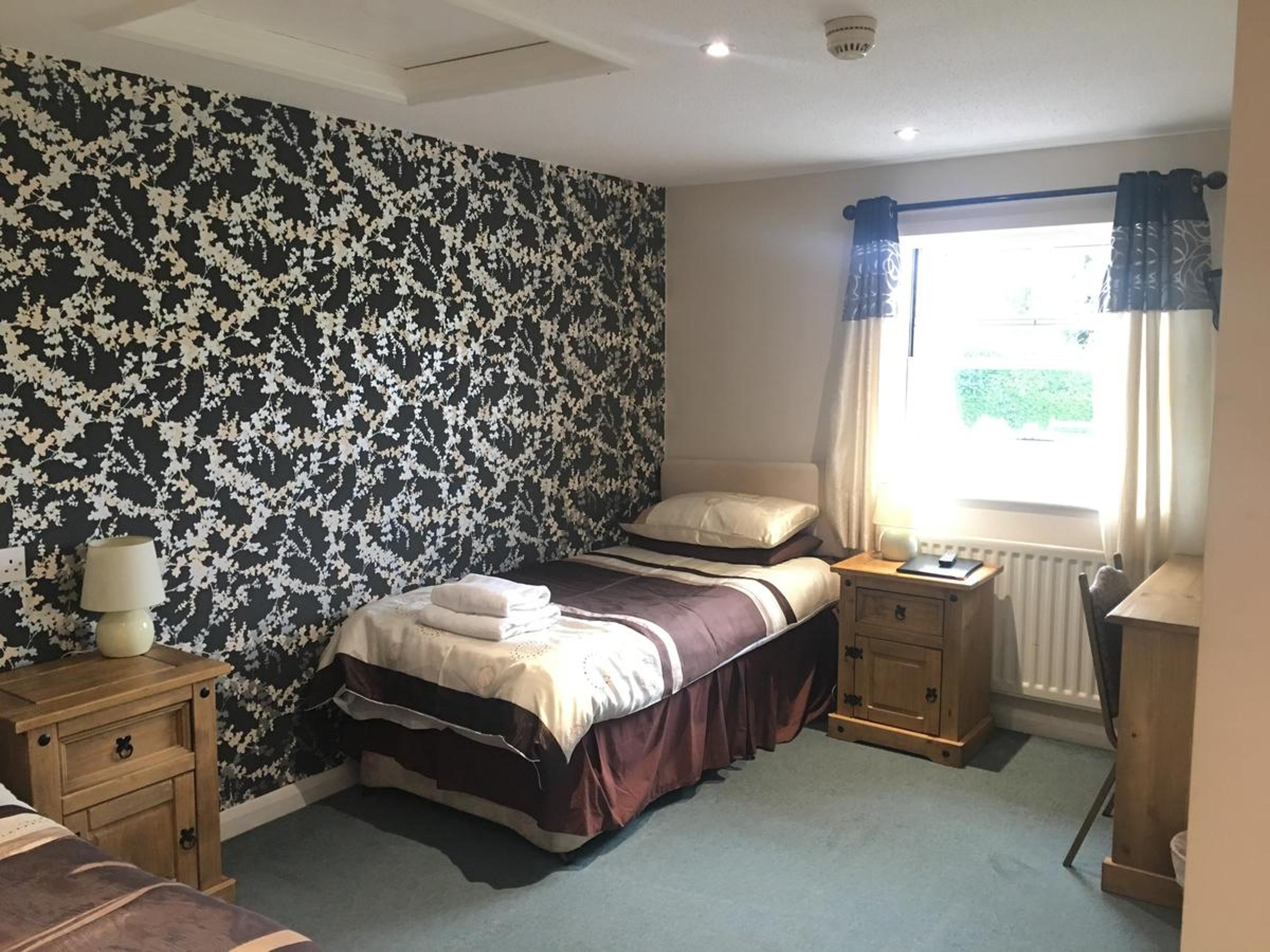 Standard Twin Room - Photo 4
