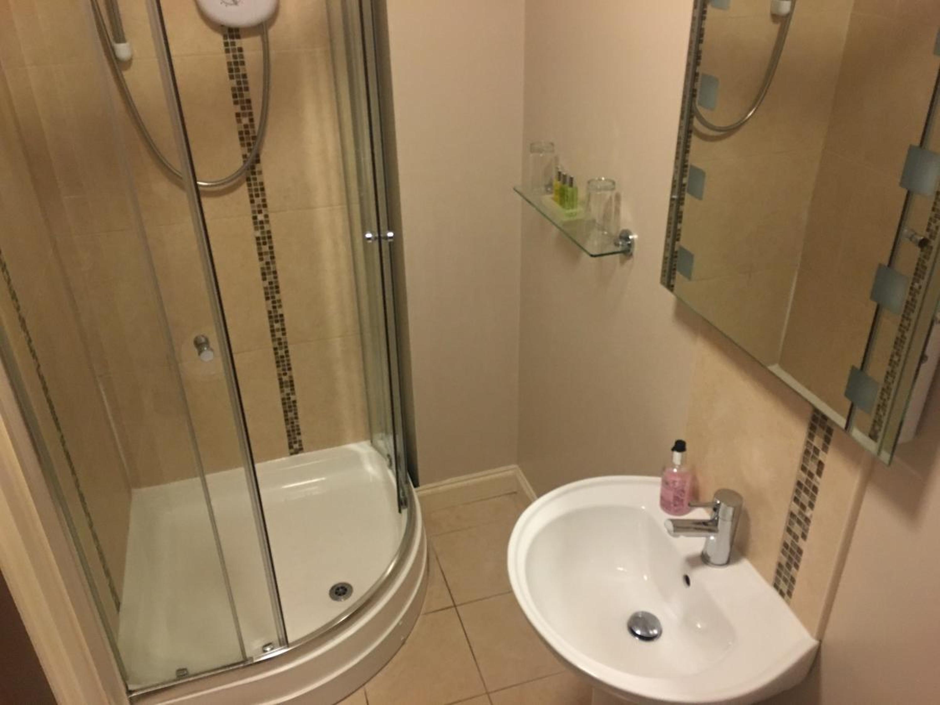 Standard Twin Room - Photo 2