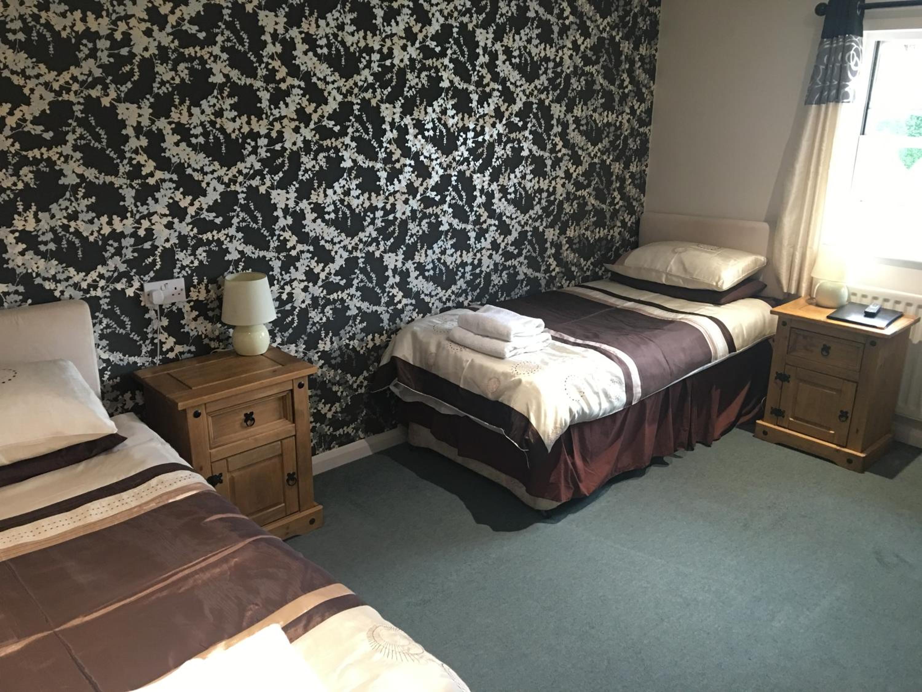 Standard Twin Room - Photo 1