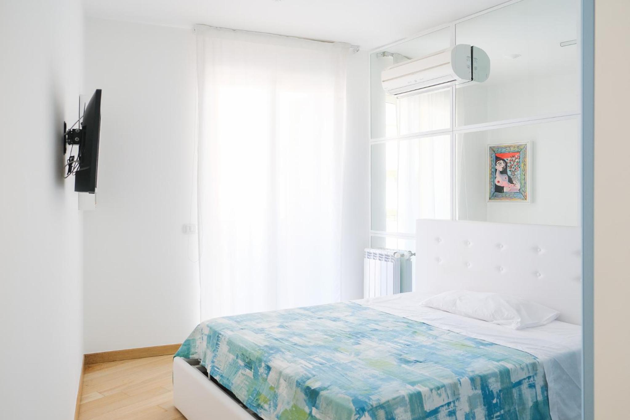 One-Bedroom Apartment with Balcony and Sea View photo 1