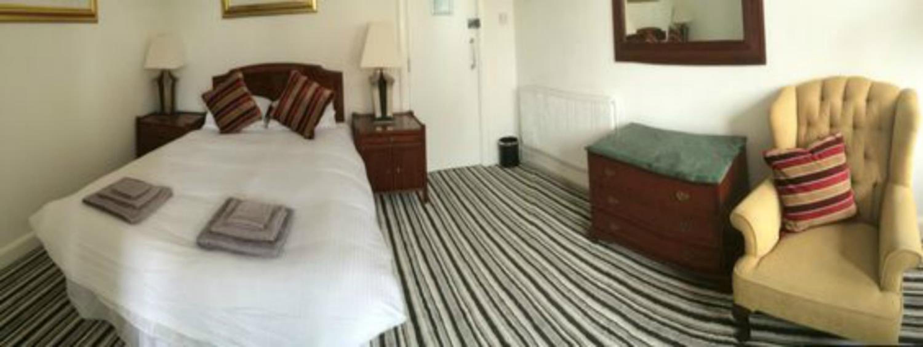Large Double Room - Photo 1